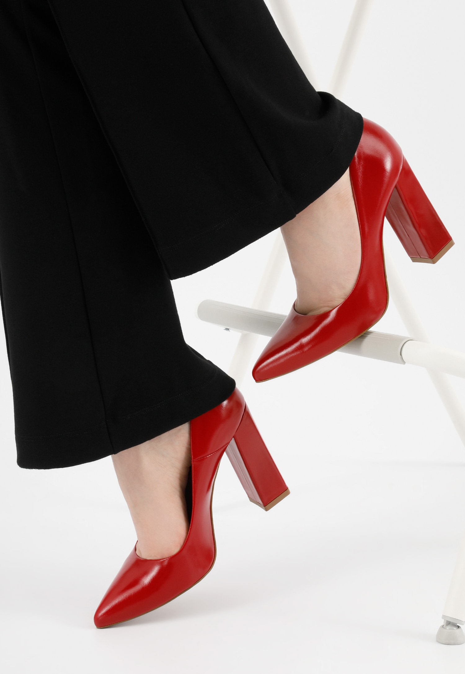 Czółenka damskie w kolorze zielonym na wysokim słupku