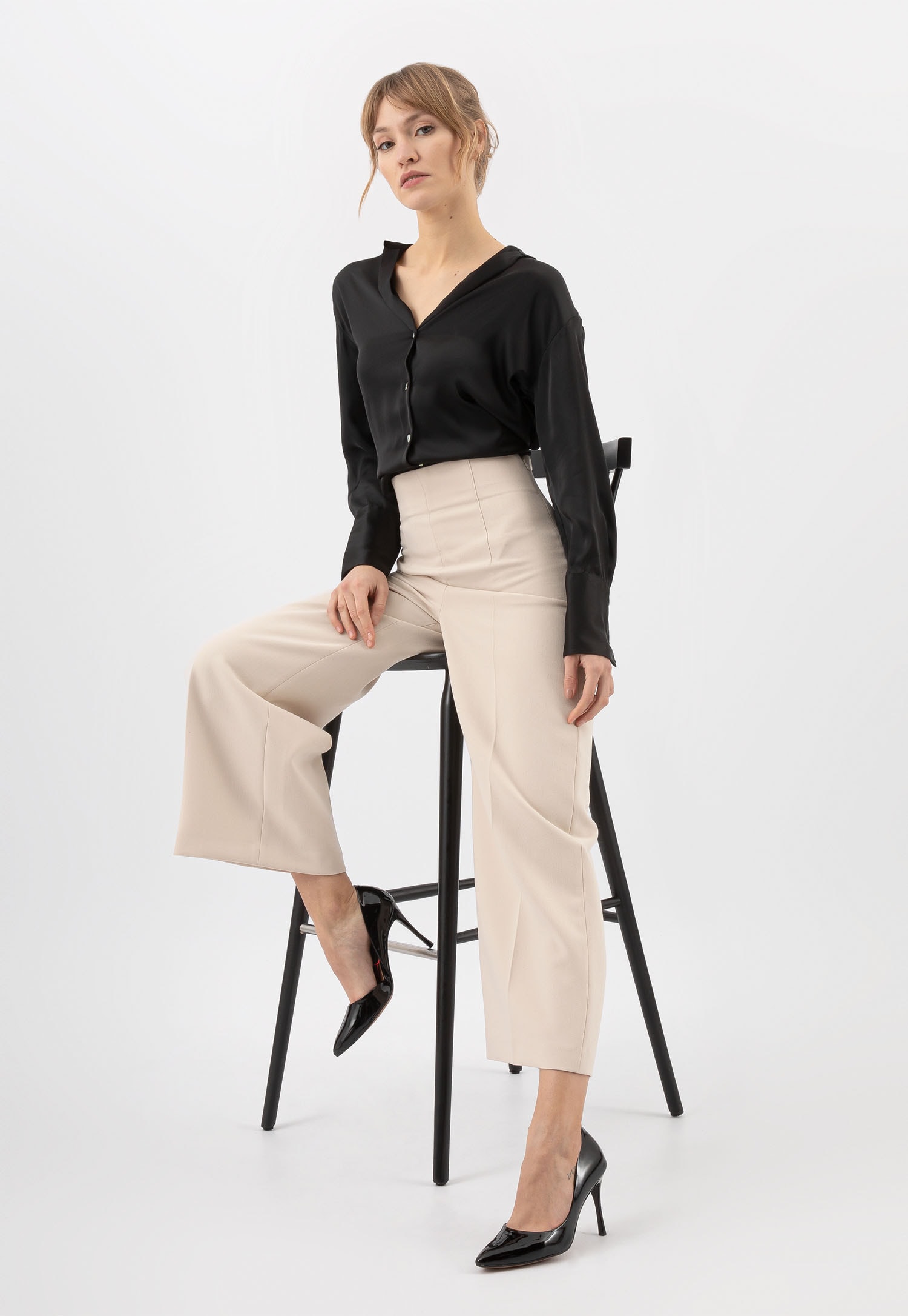 Czarne eleganckie czółenka damskie lakierowane