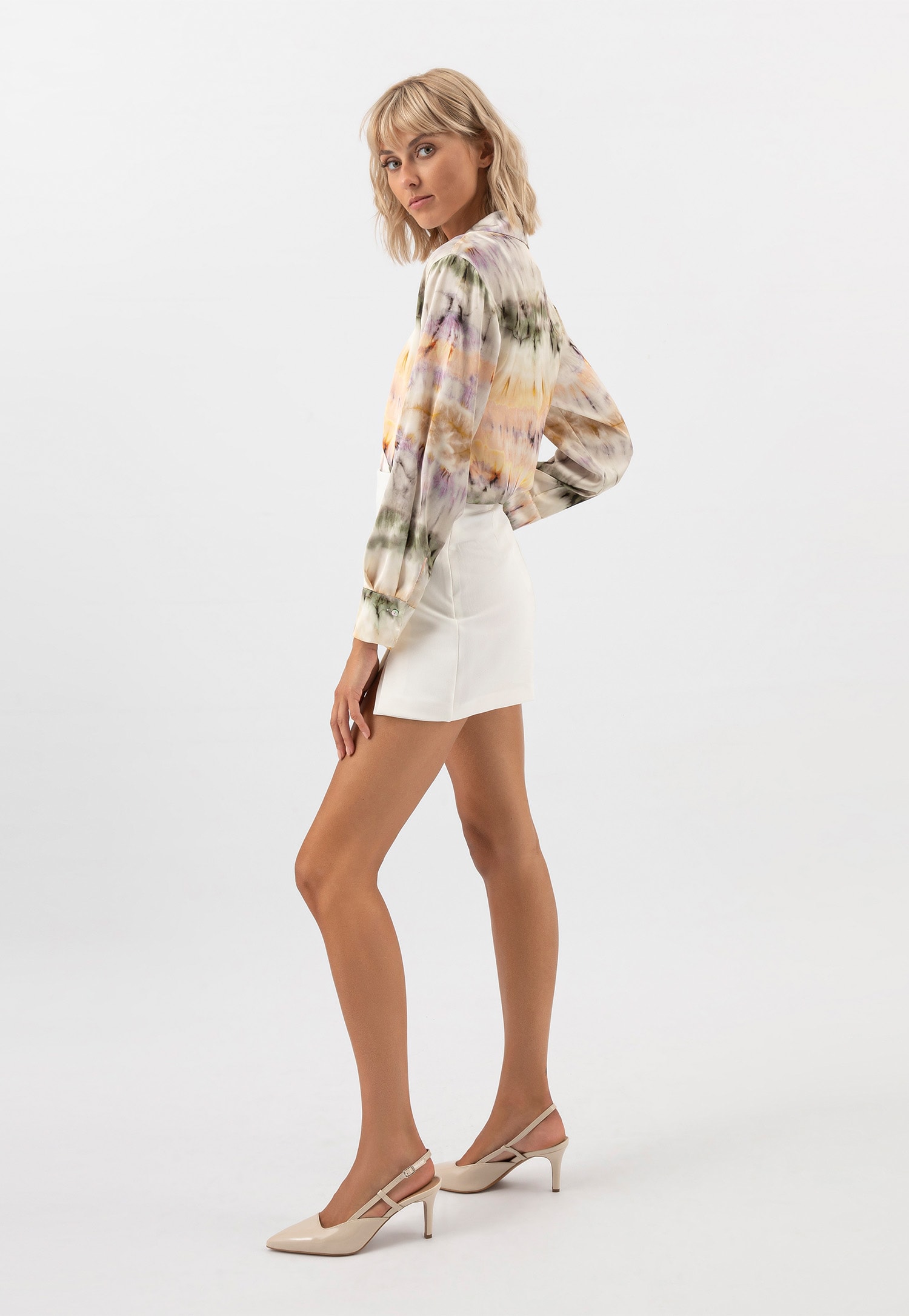 Różowe czółenka damskie z odkrytą piętą z lakierowanej skóry