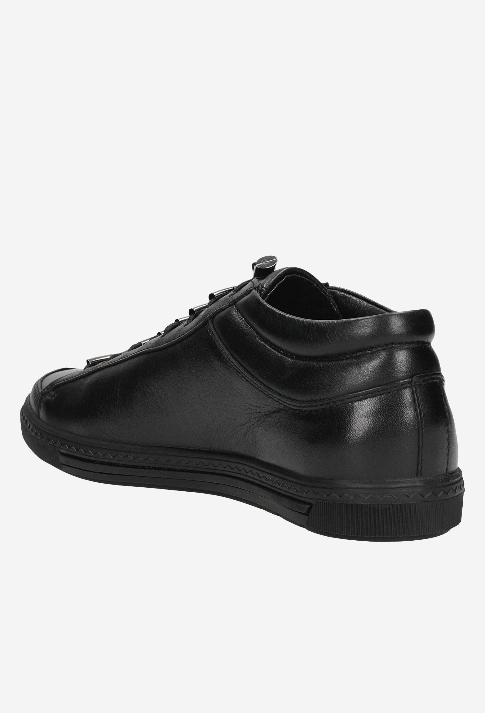 Czarne trampki damskie z metalowymi zdobieniami