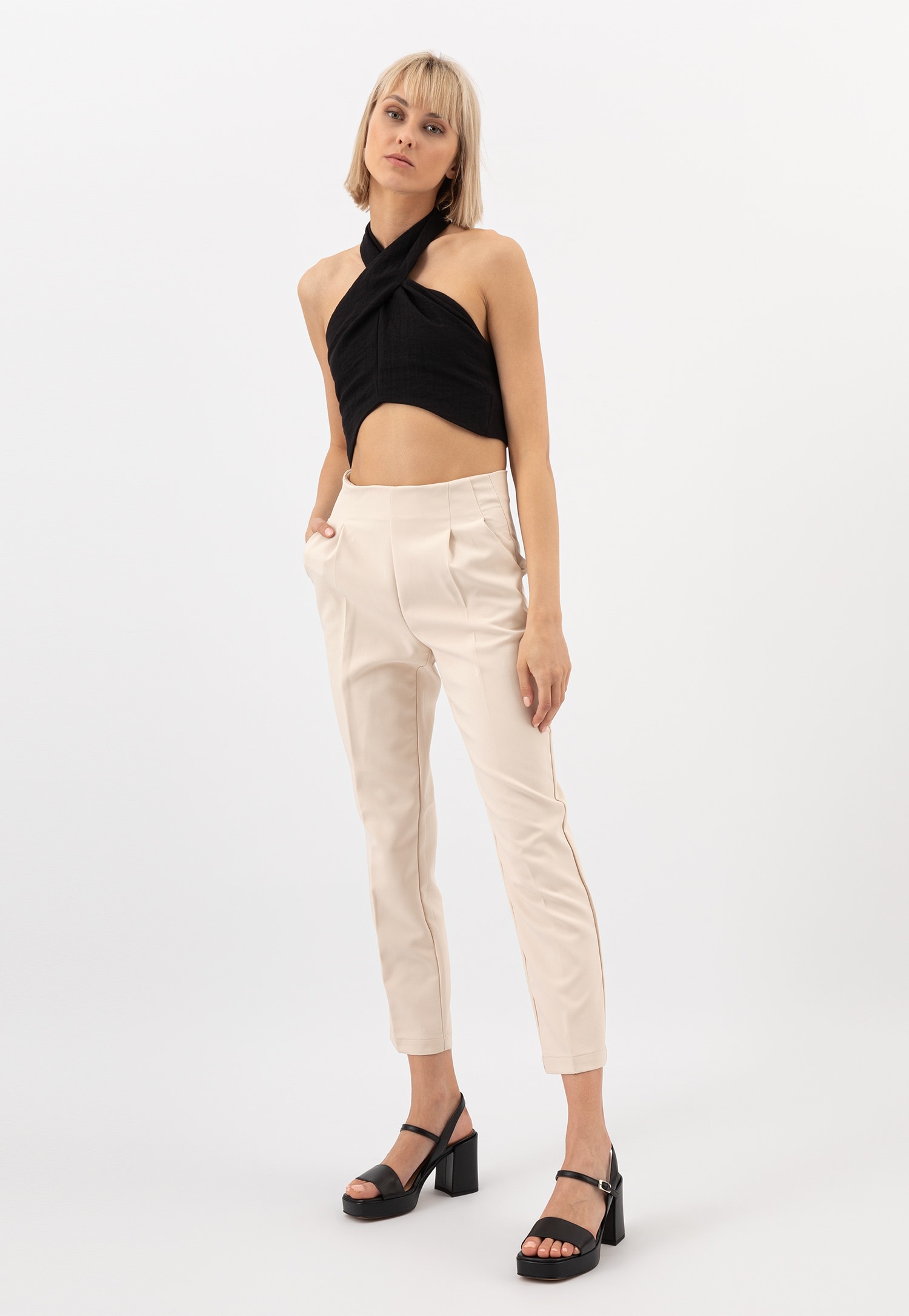 Beżowe sandały damskie z odkrytą piętą na szerokim słupku