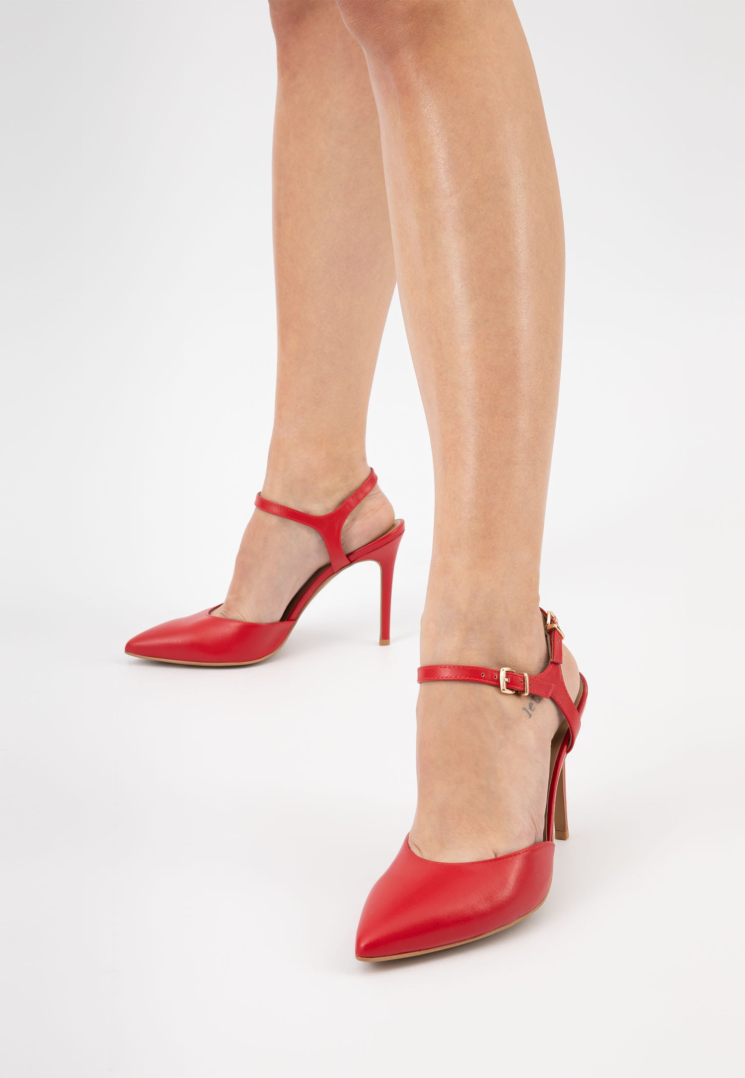 Czerwone skórzane szpilki z odkrytą piętą