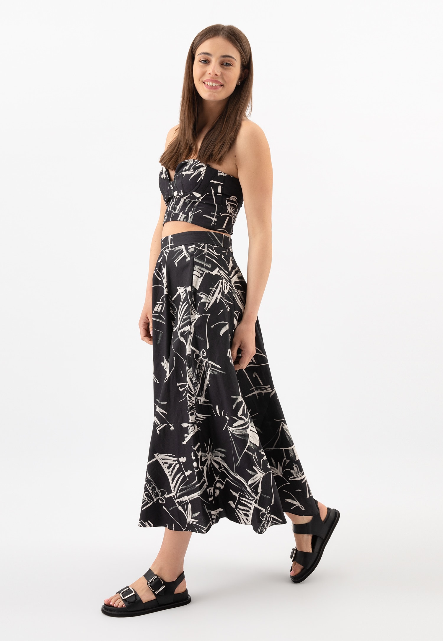 Czarne skórzane sandały damskie ze srebrnymi klamrami