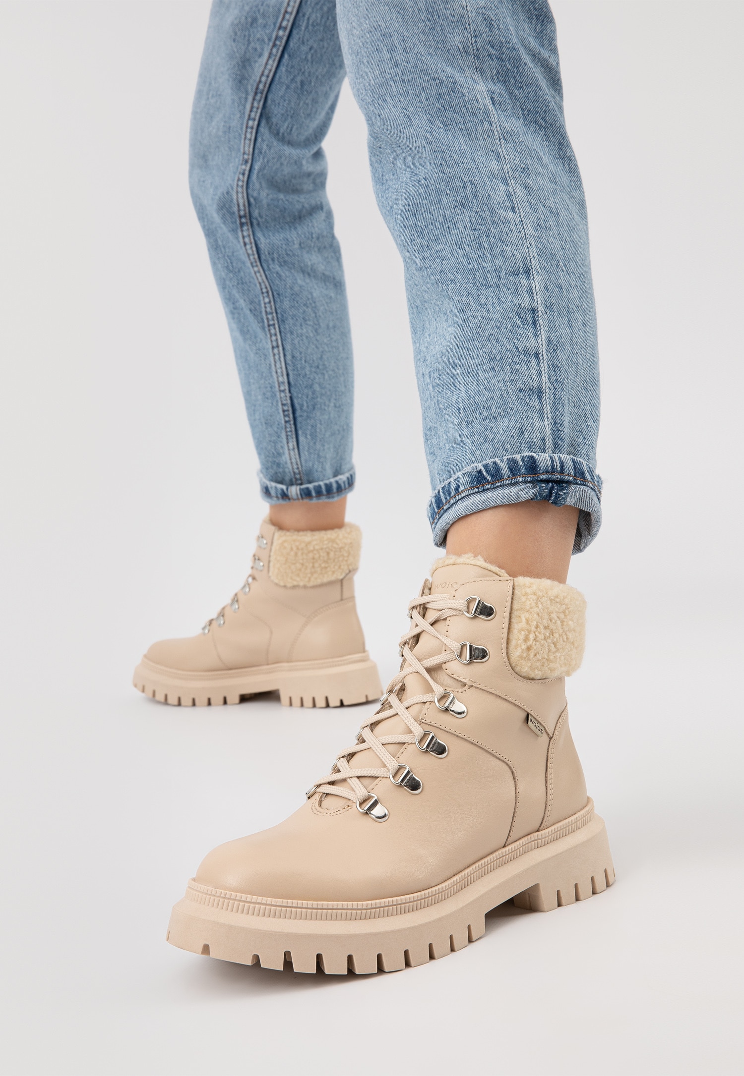 Beżowe ocieplane trzewiki damskie ze skóry licowej