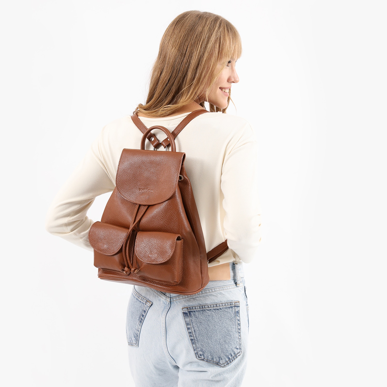 Beżowy plecak damski typu worek ze skóry licowej