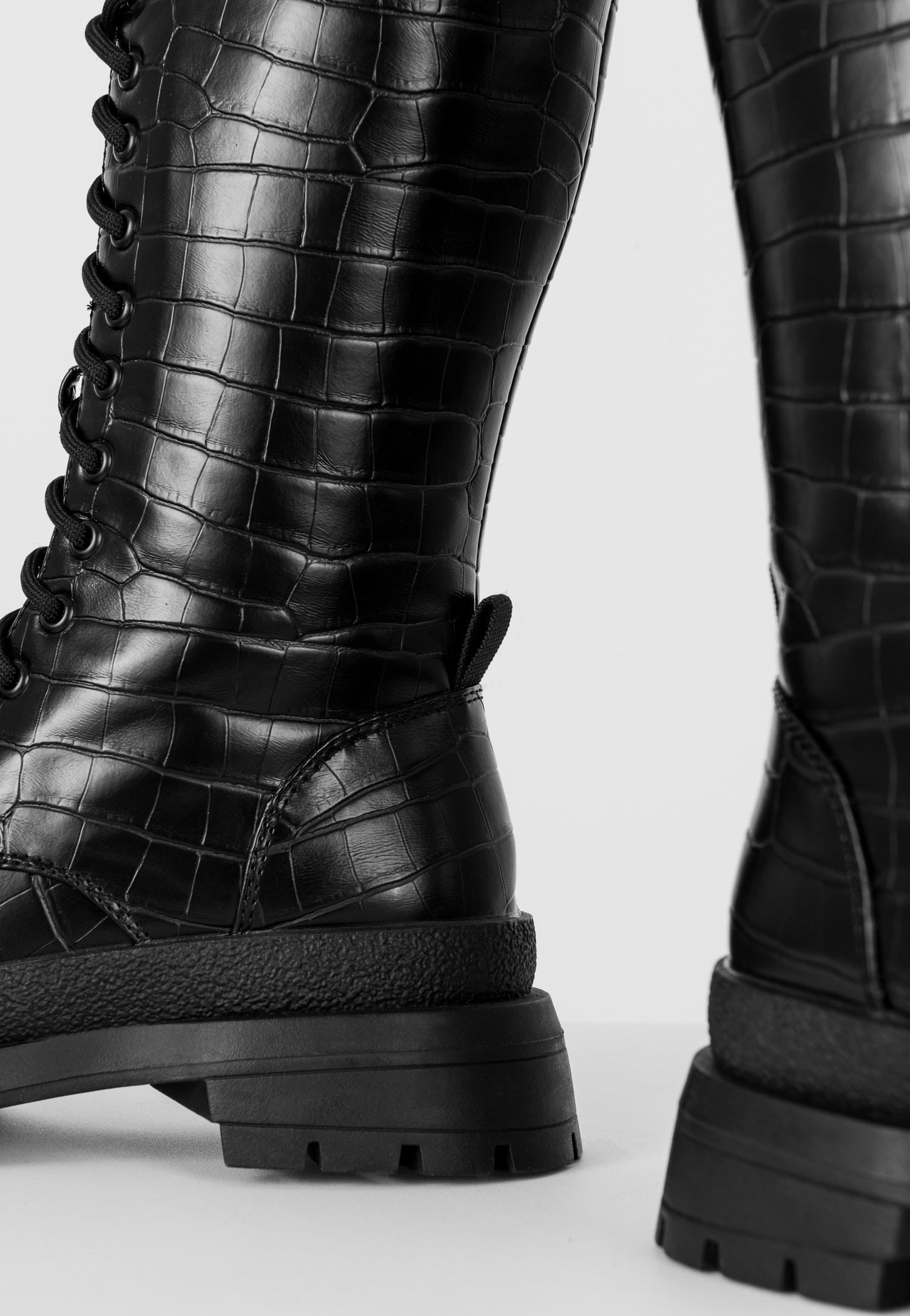 WJS czarne wysokie trzewiki damskie z motywem zwierzęcym