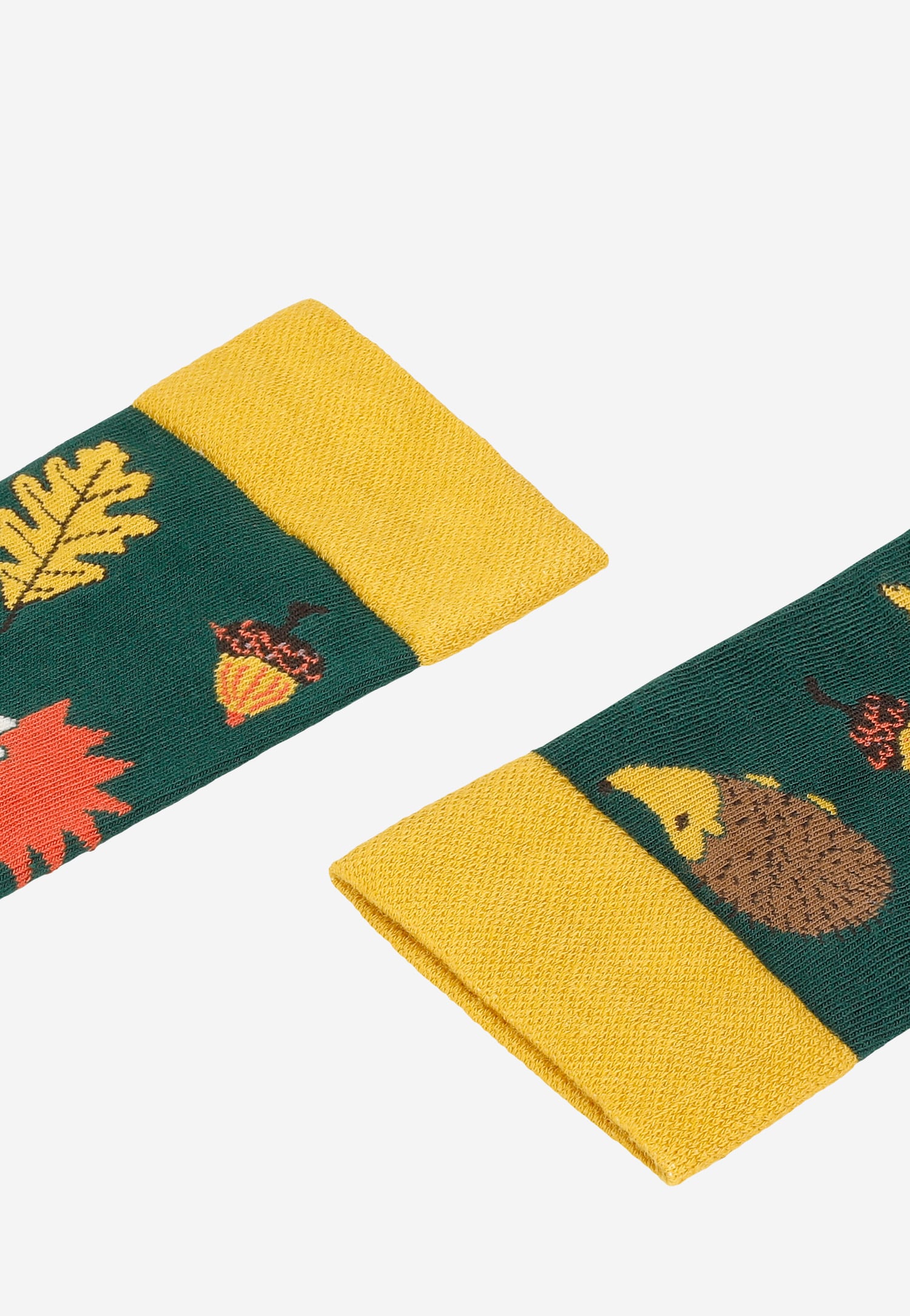 Zielono-żółte skarpety w jesienny motyw