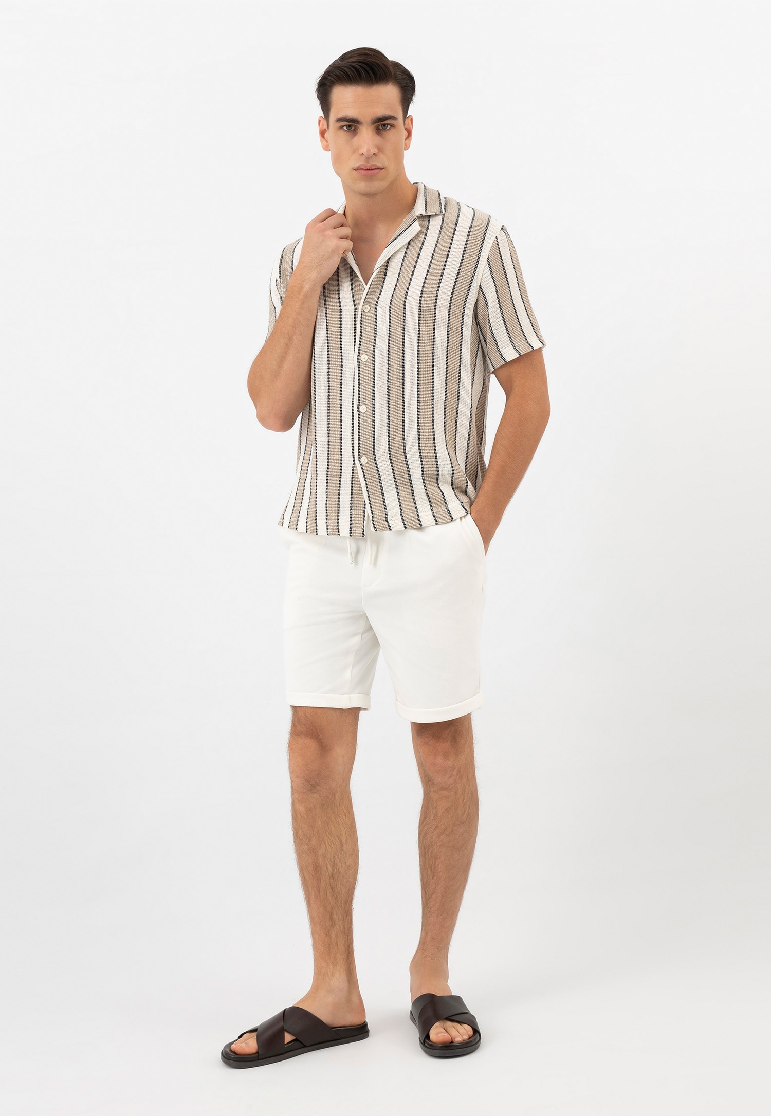 Czarne klapki męskie z gładkiej skóry licowej