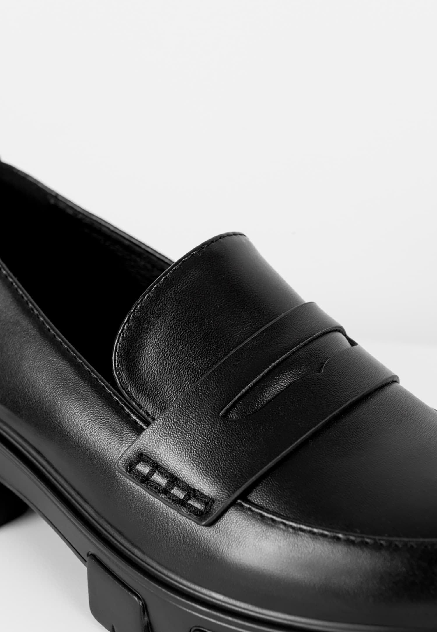 WJS czarne mokasyny damskie na grubej podeszwie