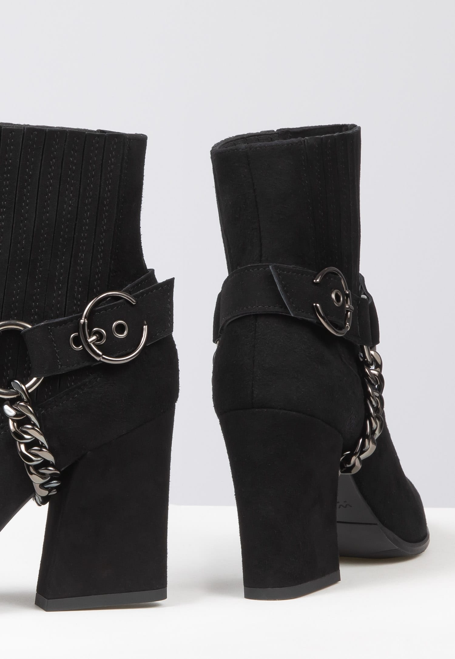 Czarne sztyblety damskie PREMIUM z metalowymi ozdobami na nosku