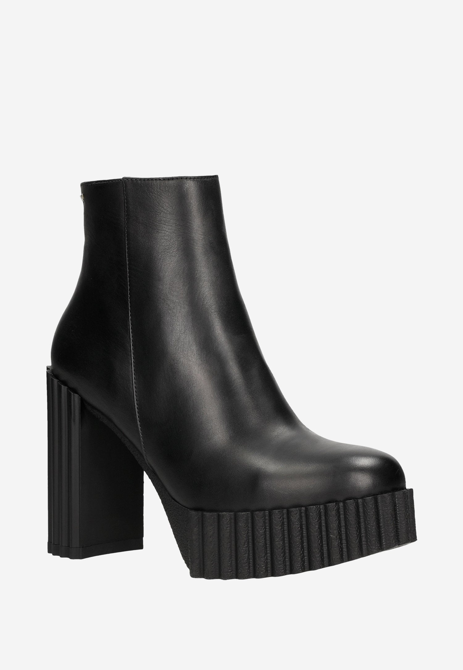 Czarne botki damskie na oryginalnym słupku