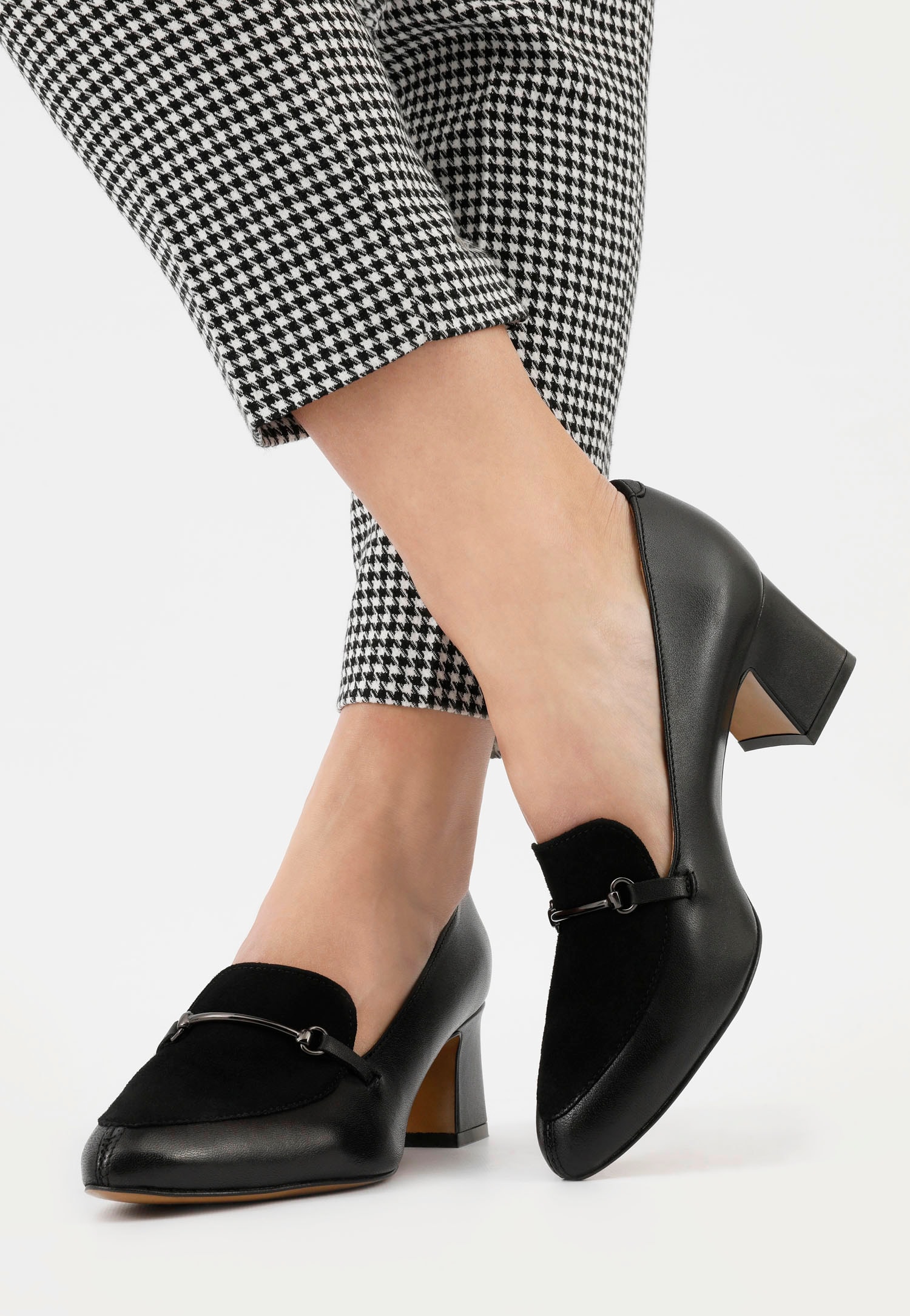 Czarne półbuty damskie