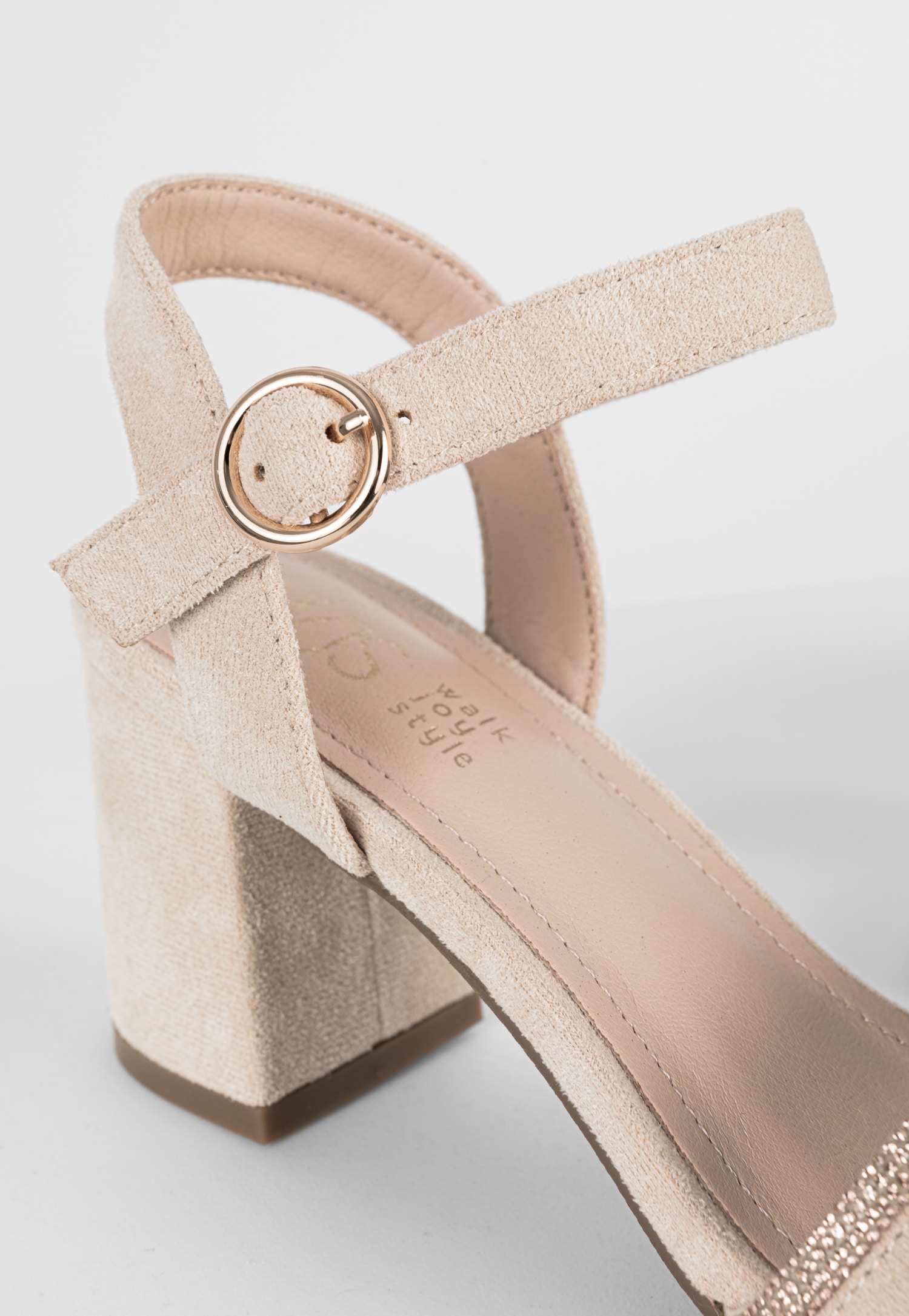 WJS beżowe sandały damskie na obcasie z kryształkową ozdobą