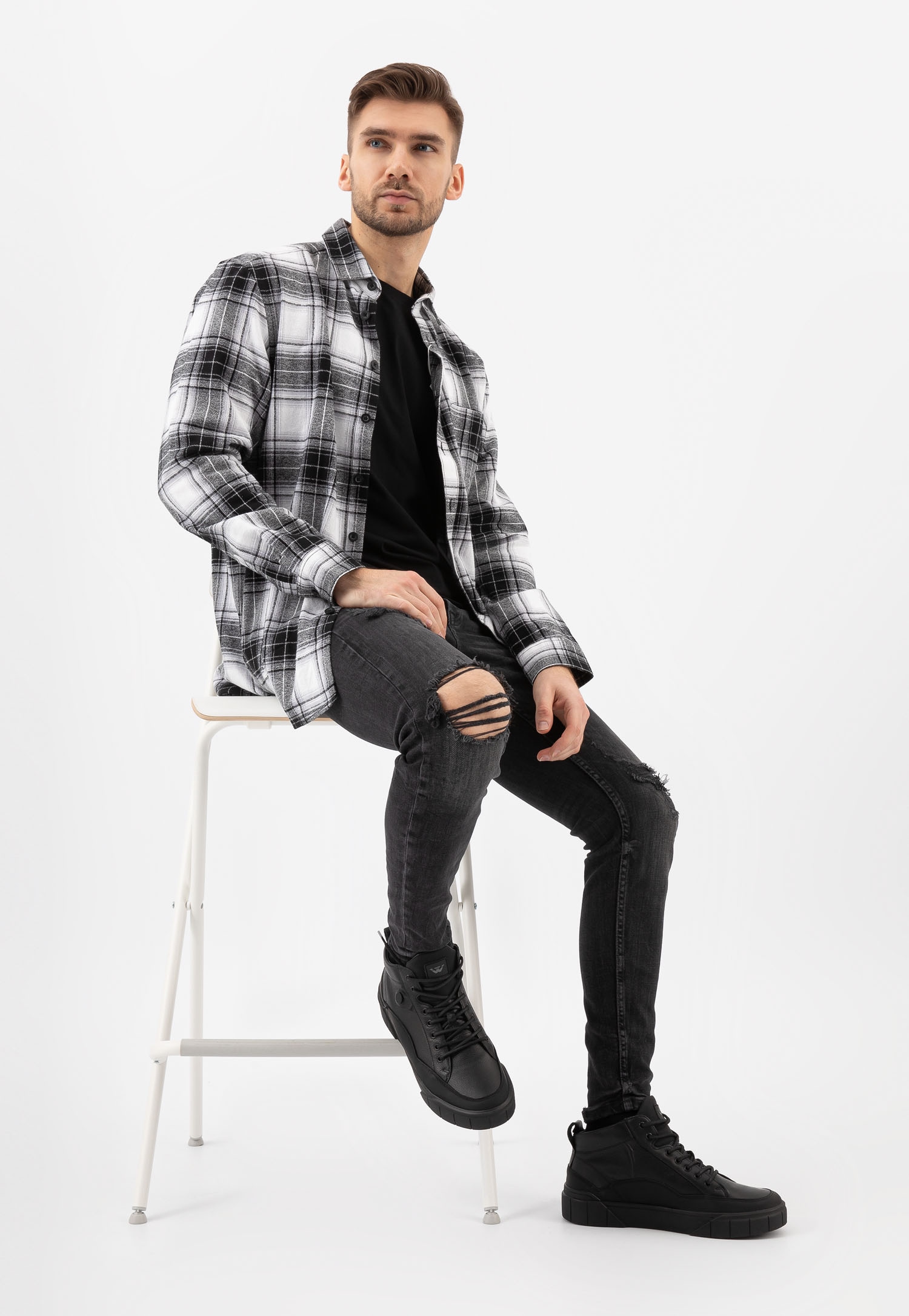 Czarne skórzane trzewiki męskie typu trampki z ociepleniem