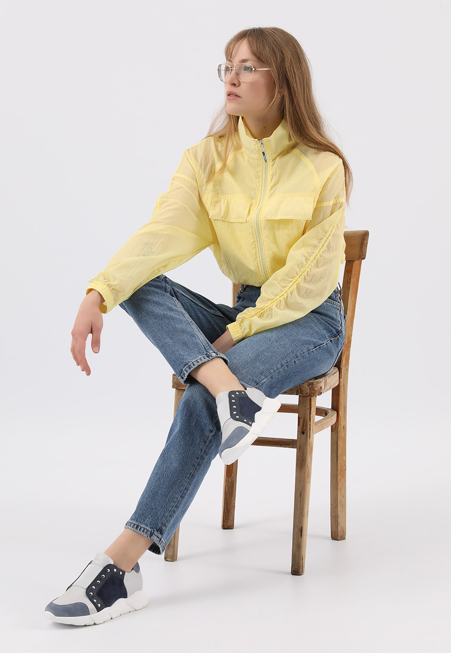 Wsuwane sneakersy damskie w kolorze niebiesko-srebrnym z nitami