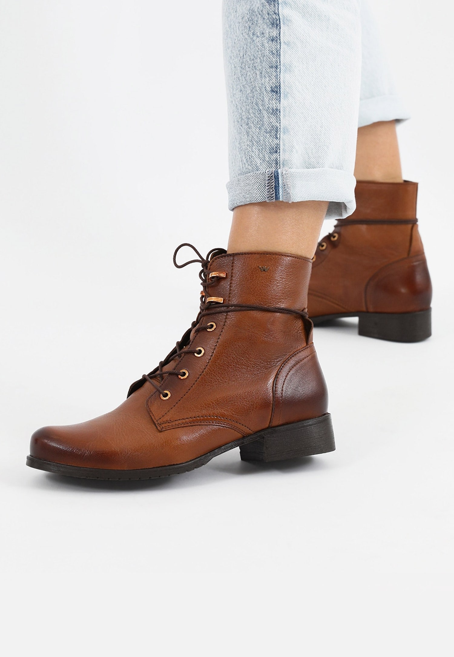 Jasnobrązowe trzewiki damskie sznurowane