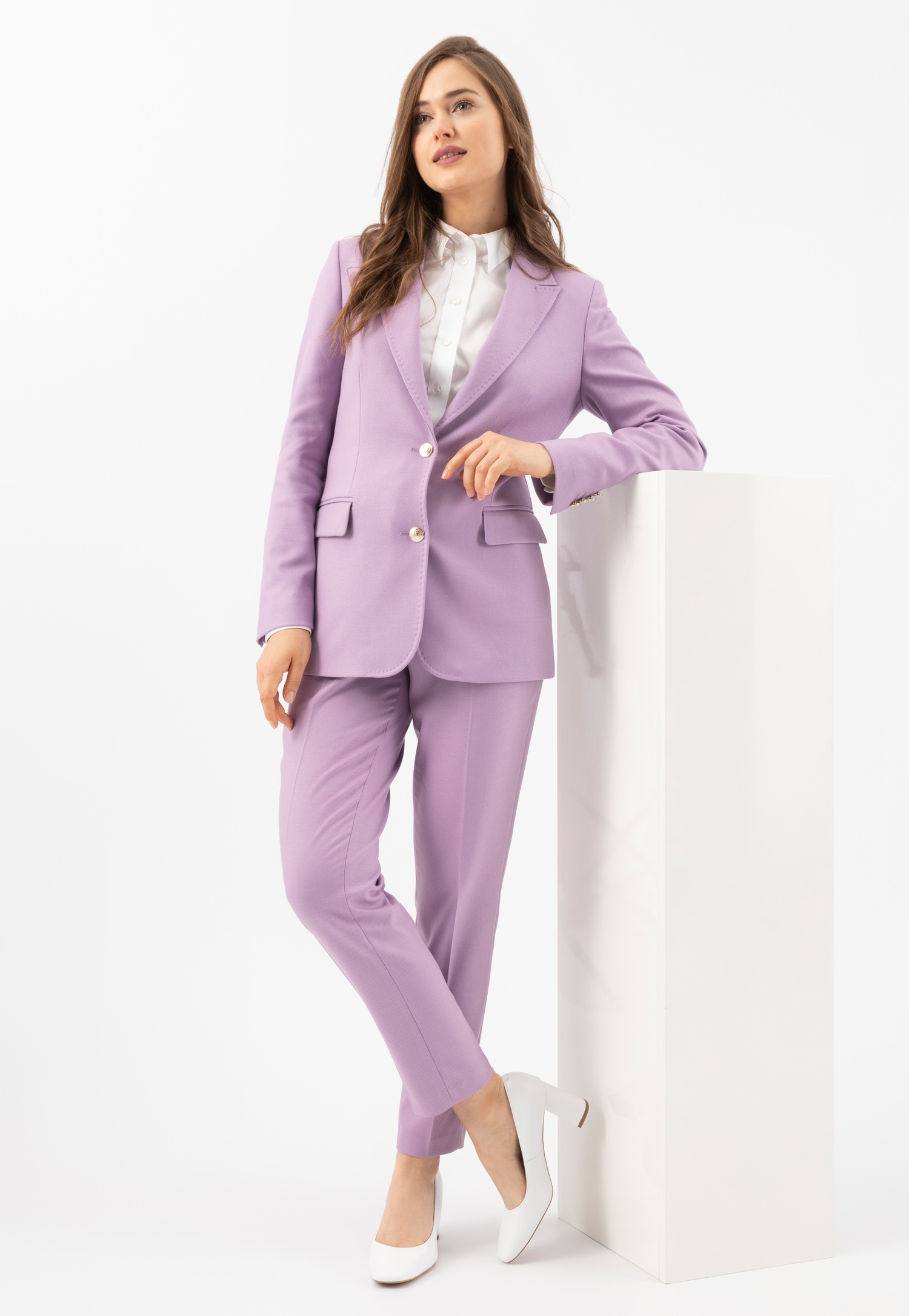 Delikatne czółenka damskie na słupku w kolorze beżowym