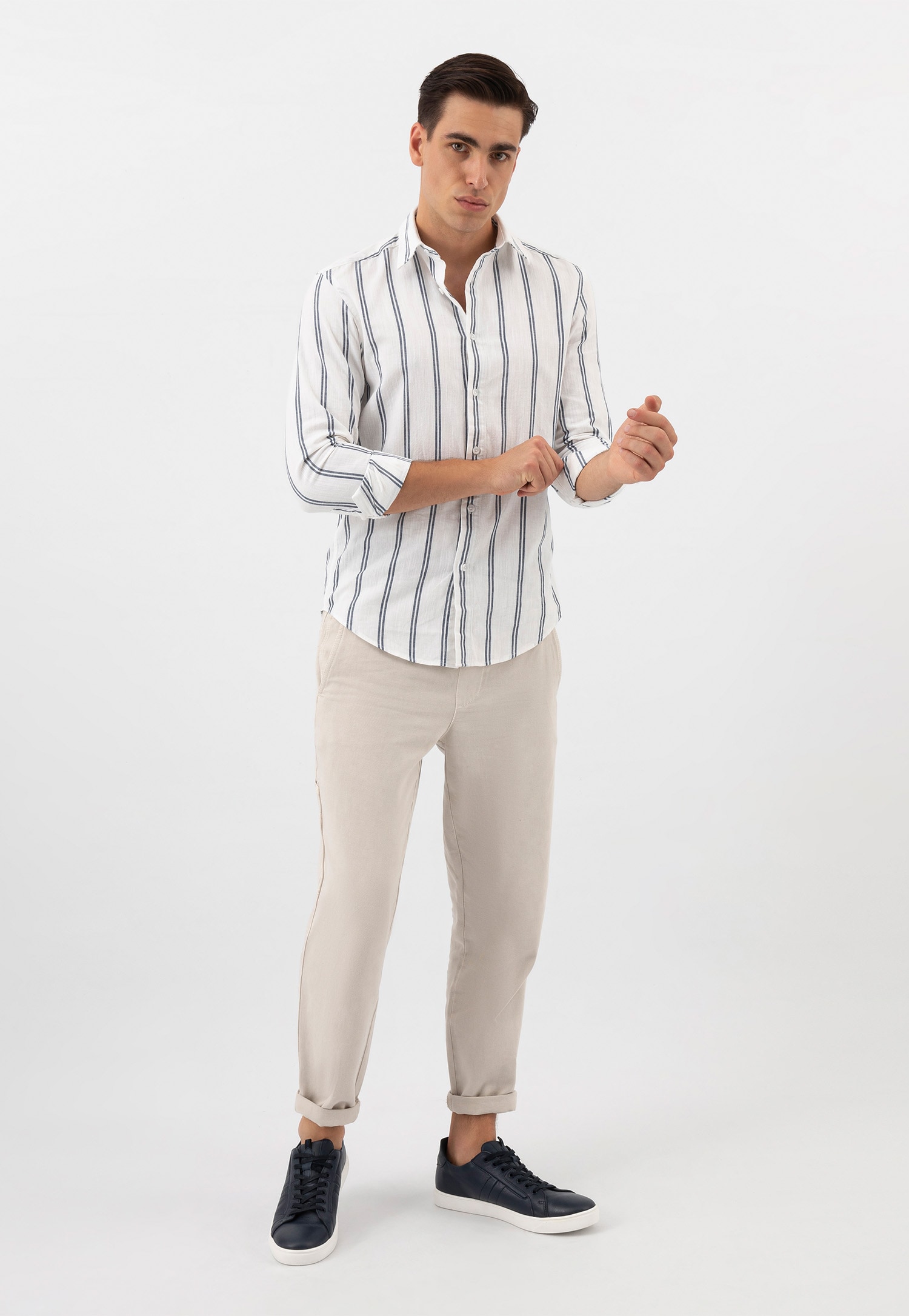 Granatowe trampki męskie na białej podeszwie