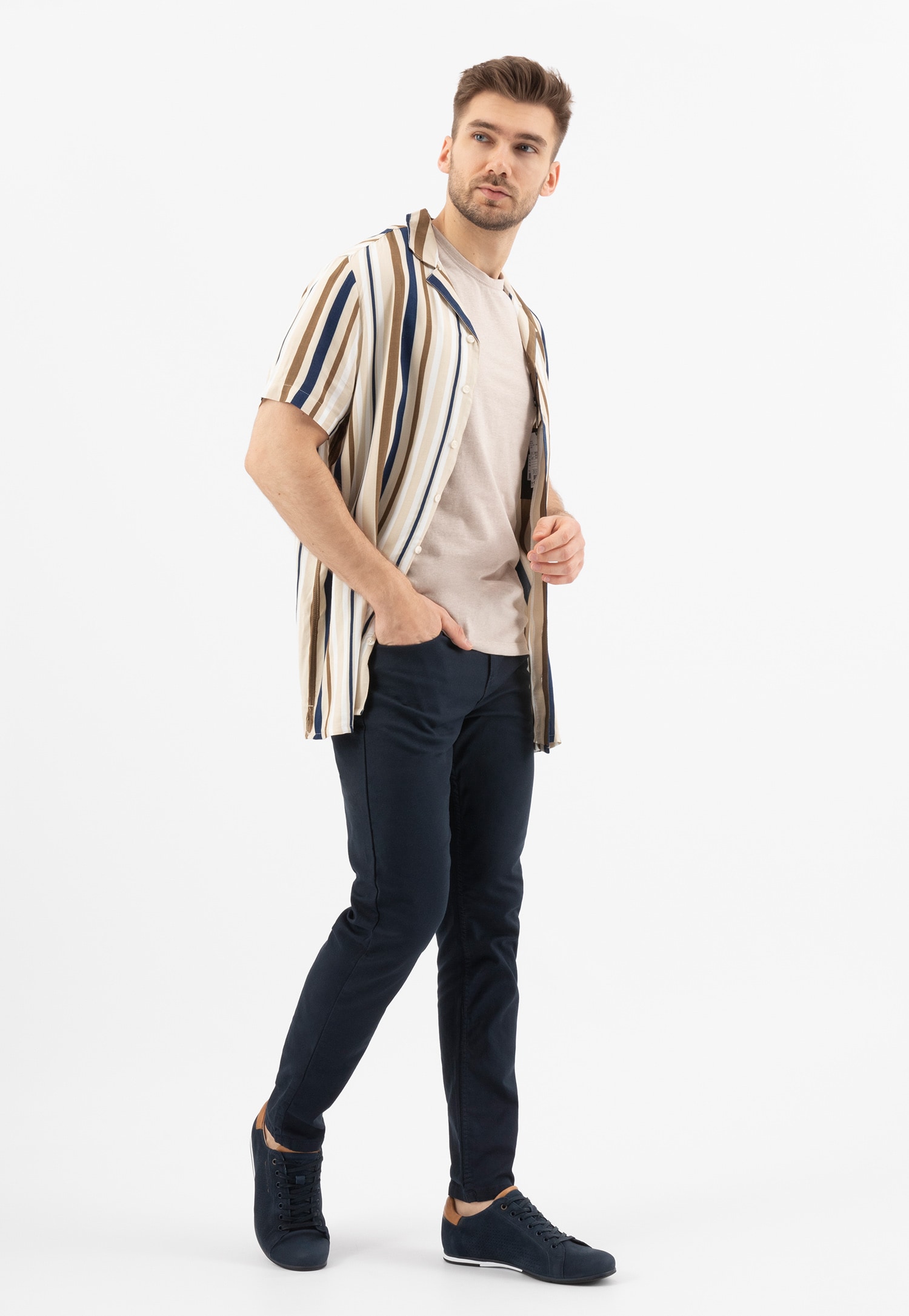 Jasnobrązowe półbuty męskie z dwoiny welurowej z perforowaniem