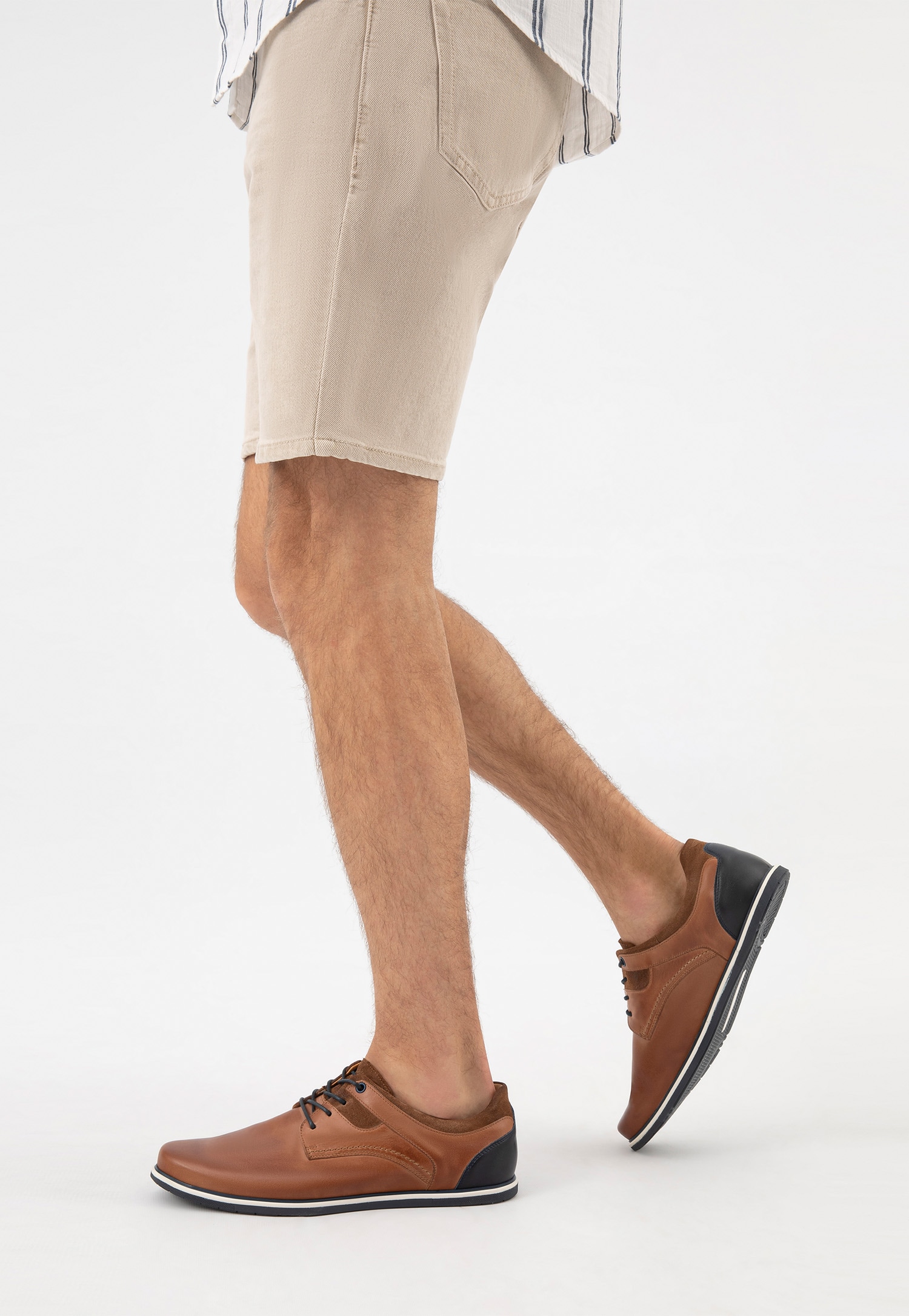 Granatowe półbuty męskie typu sneakers ze skóry licowej