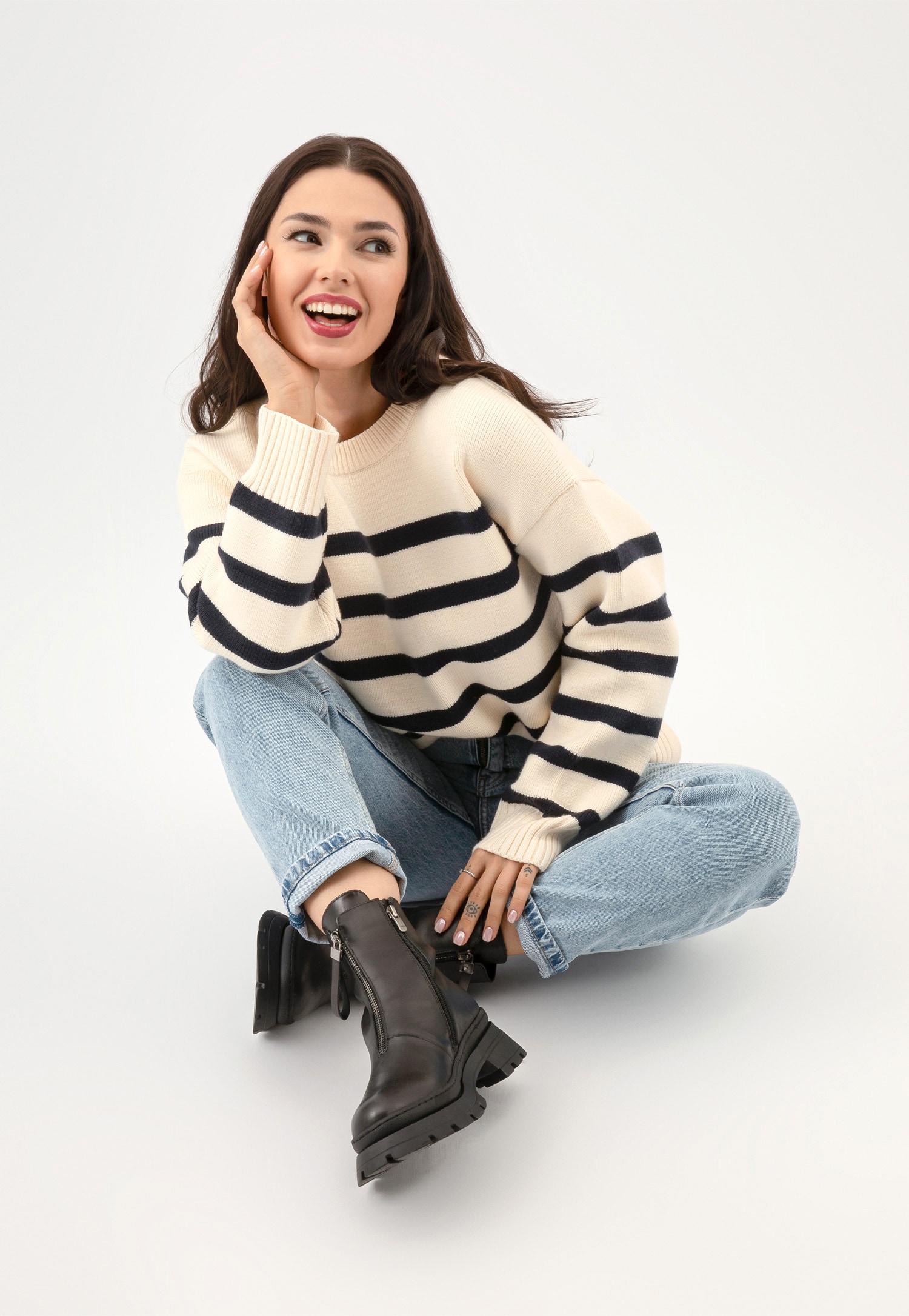 Czarne skórzane botki damskie z zamkiem z przodu