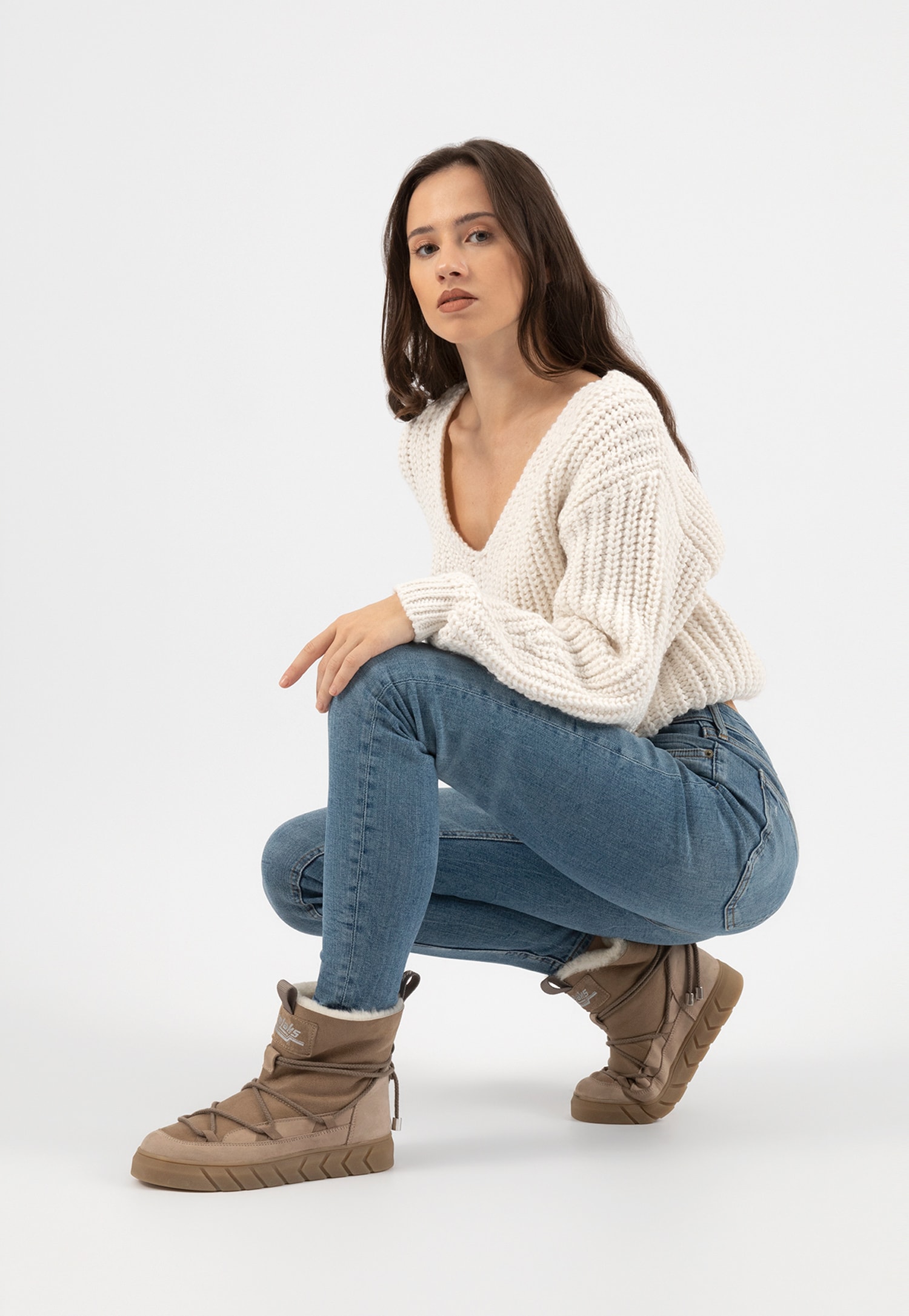 Czarne śniegowce damskie RELAKS z podszewką ze skóry owczej