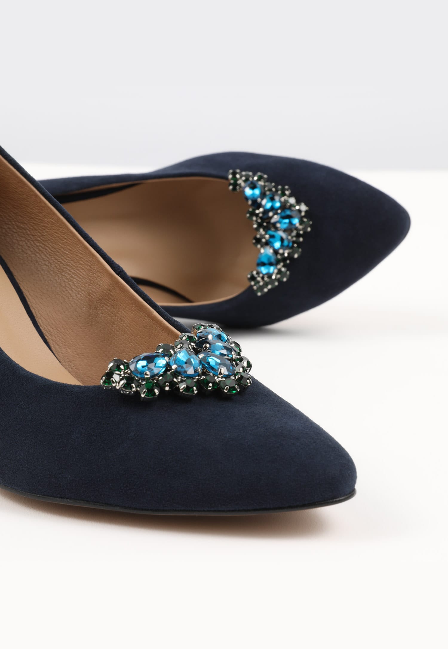 Czarne eleganckie ozdoby do obuwia z kryształkami