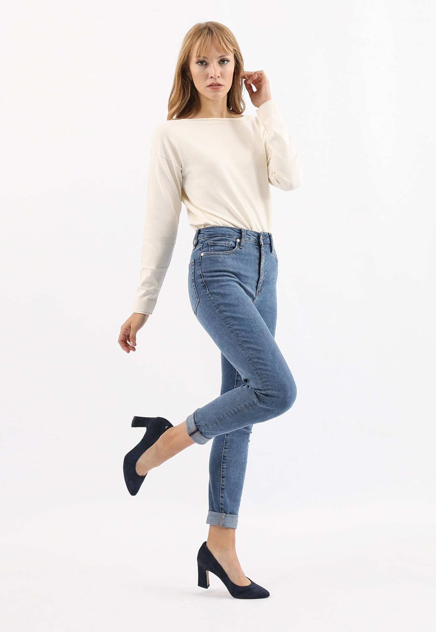 Granatowe czółenka damskie na słupku