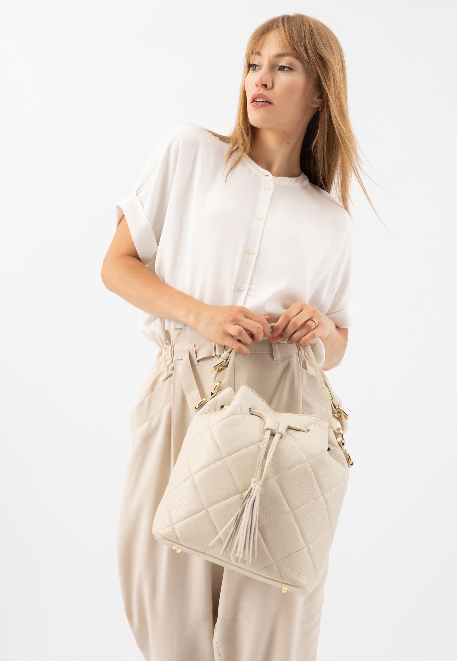 Torebka damska pikowana w kolorze beżowym