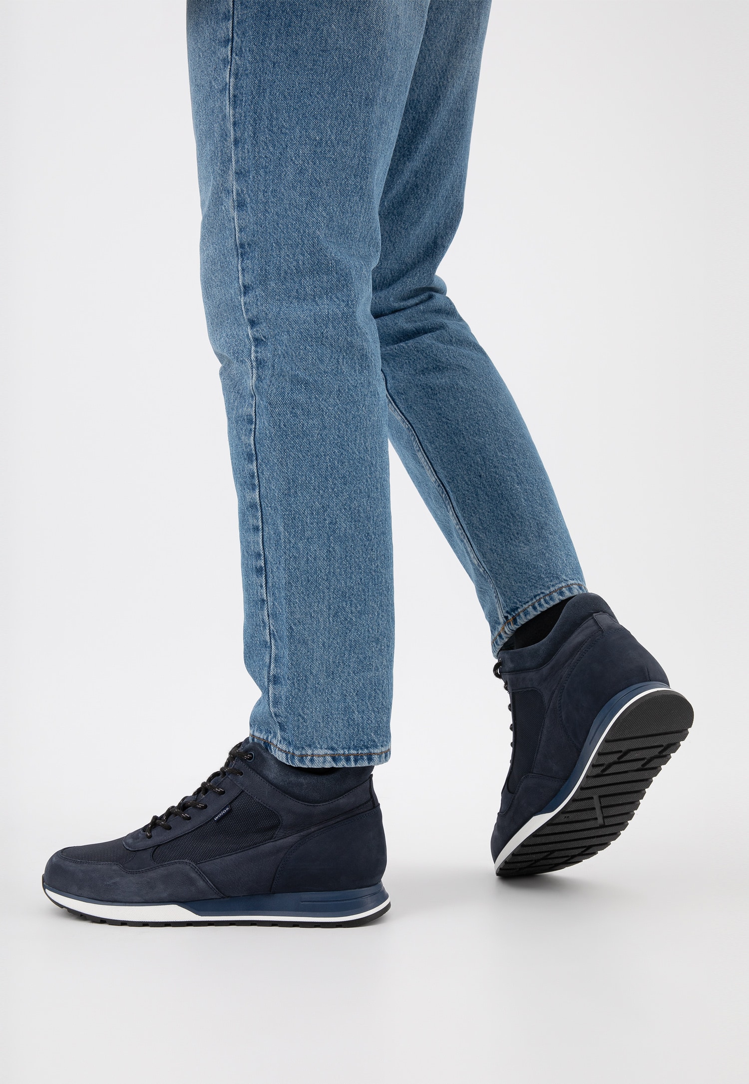 Granatowe sneakersy męskie nad kostkę