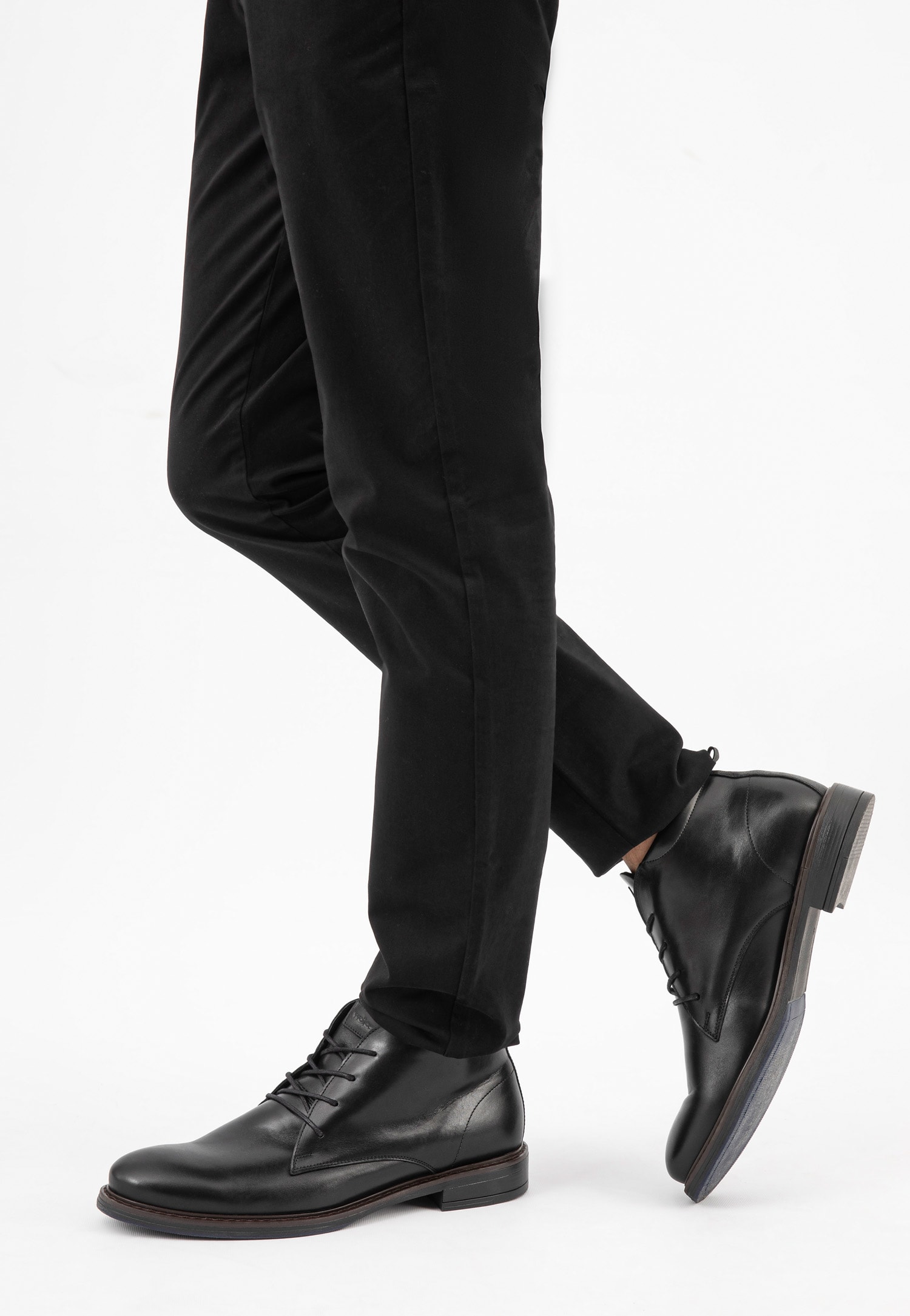 Czarne męskie trzewiki w stylu miejskim ze skóry licowej