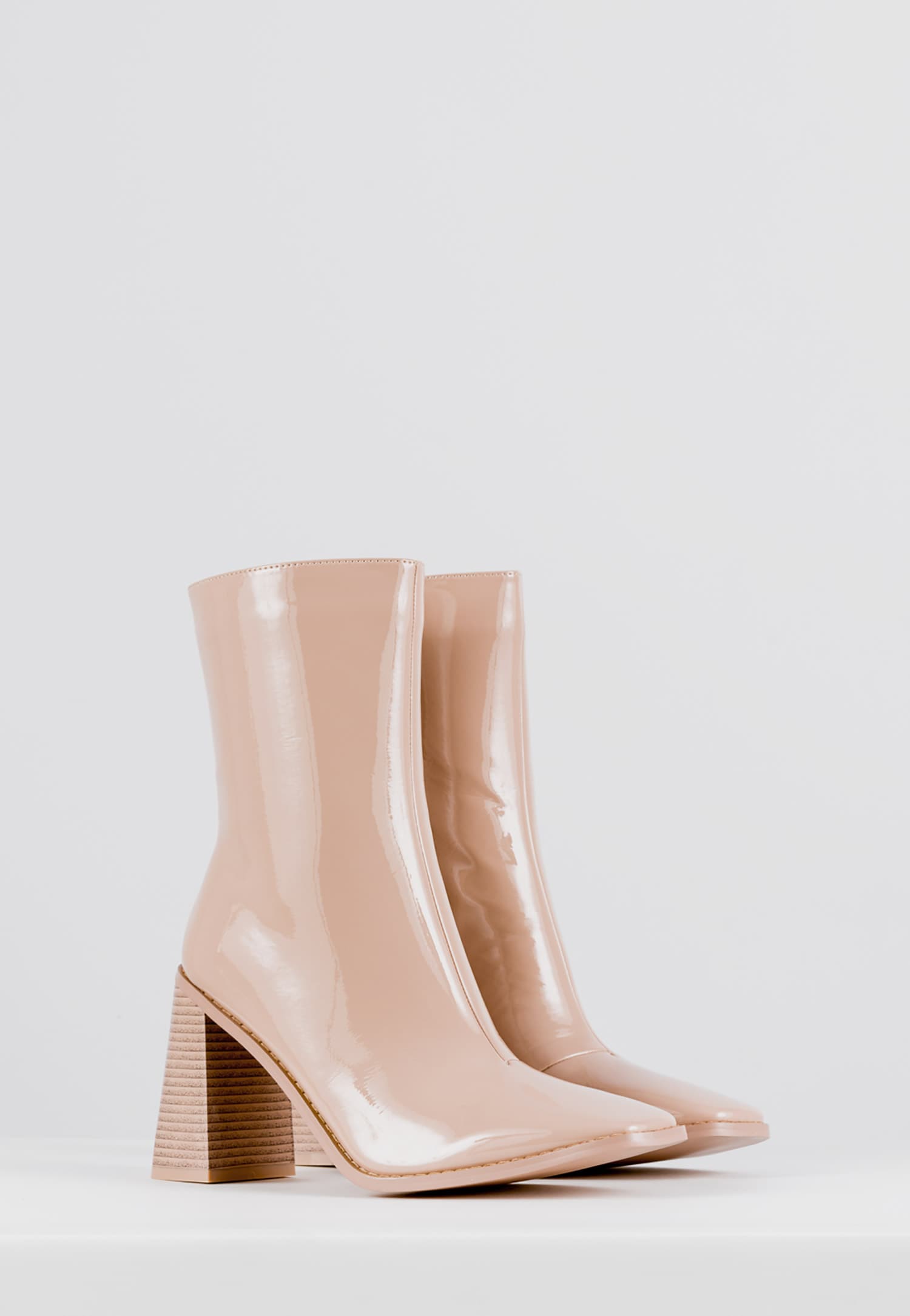 WJS beżowe lakierowane botki z noskiem w szpic