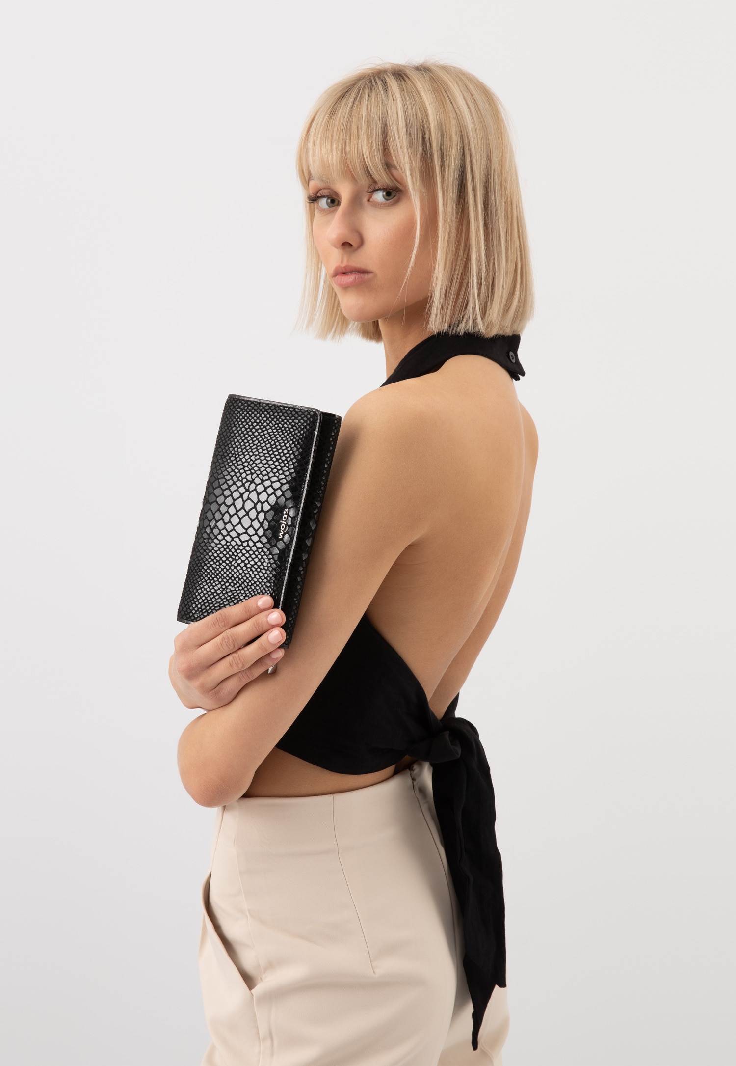 Duży czarny elegancki portfel damski