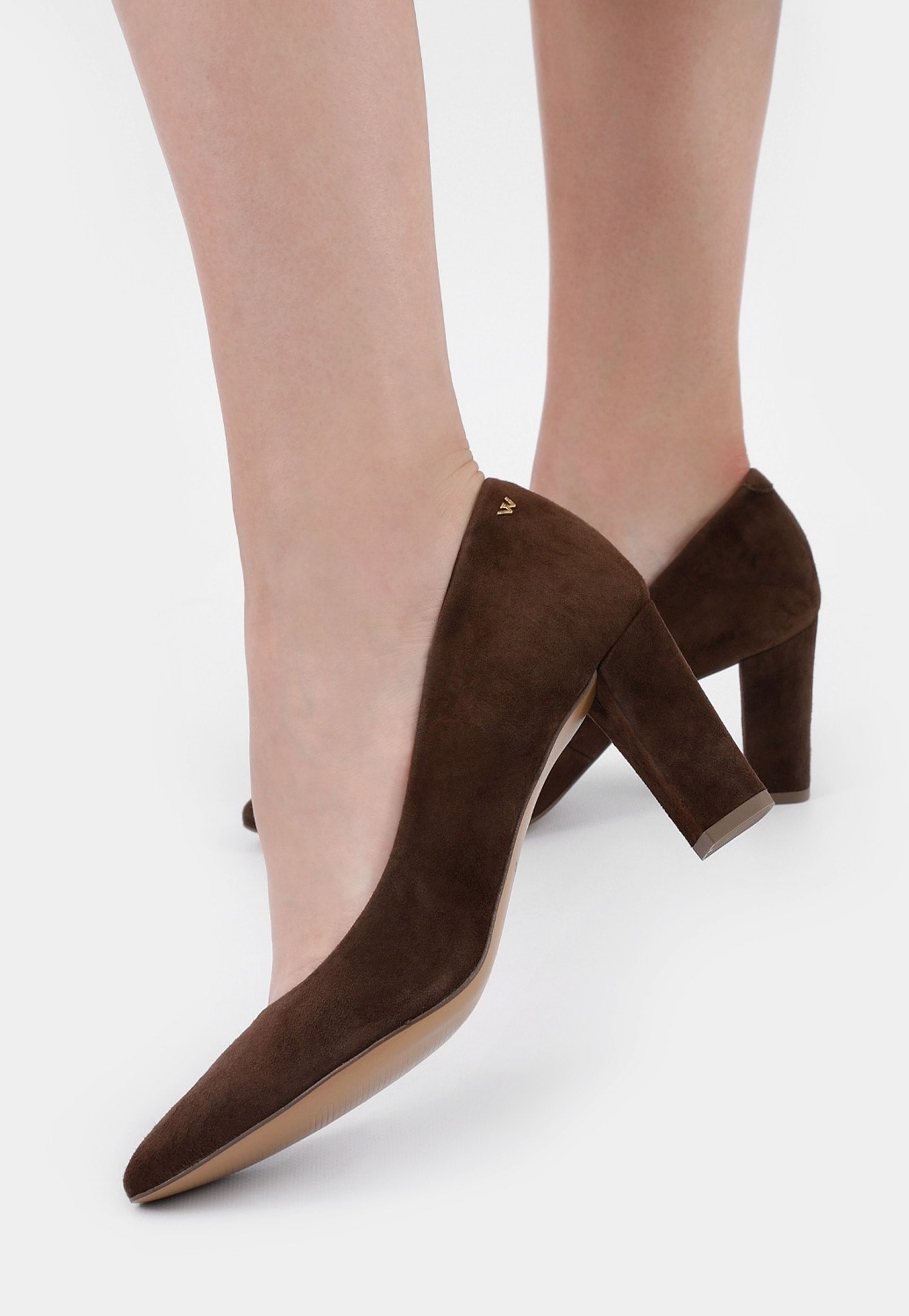 Brązowe welurowe czółenka damskie