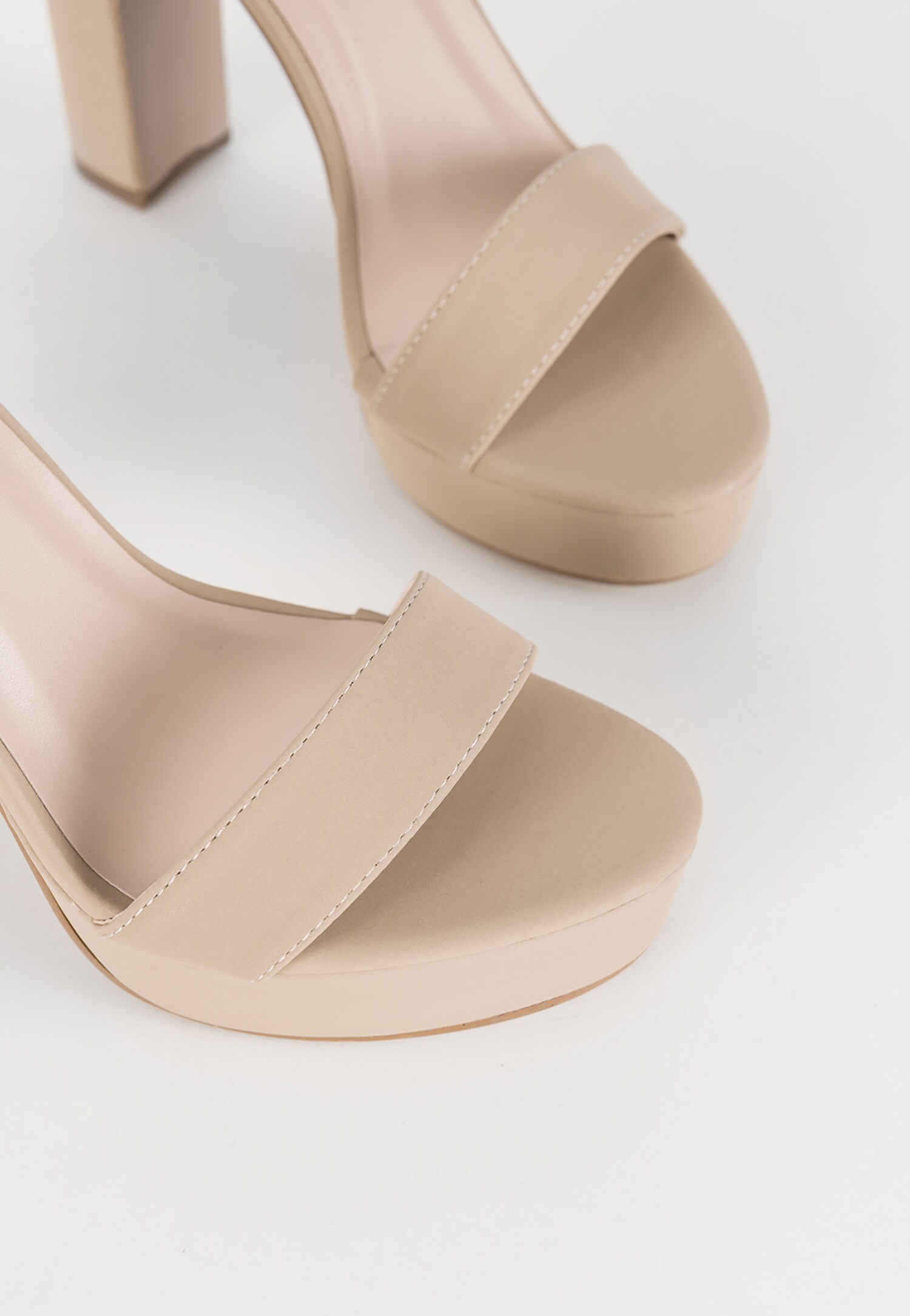 WJS wysokie beżowe sandały na platformie