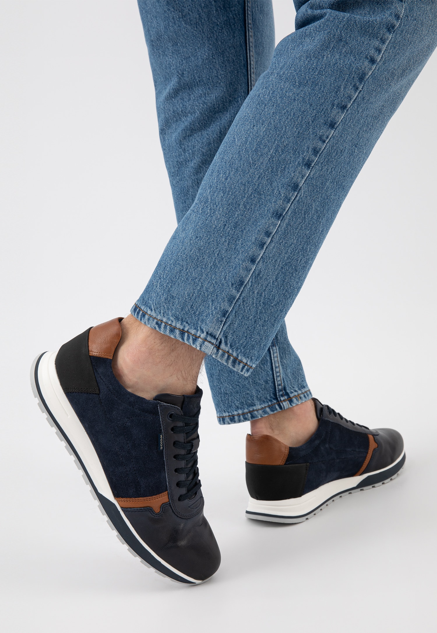 Czarne skórzane snekaersy męskie w sportowym stylu