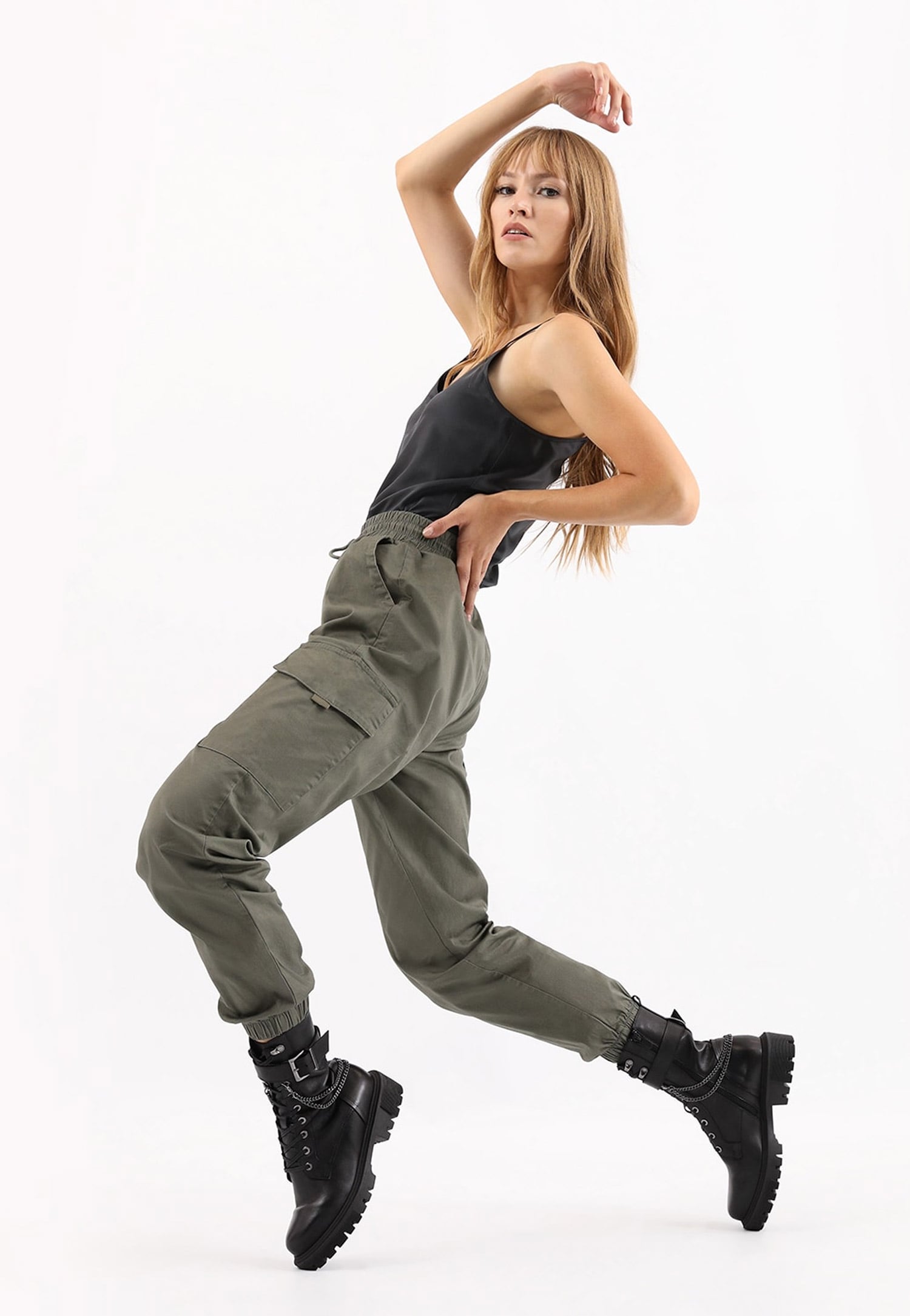 Czarne bikery damskie z odczepianym łańcuszkiem