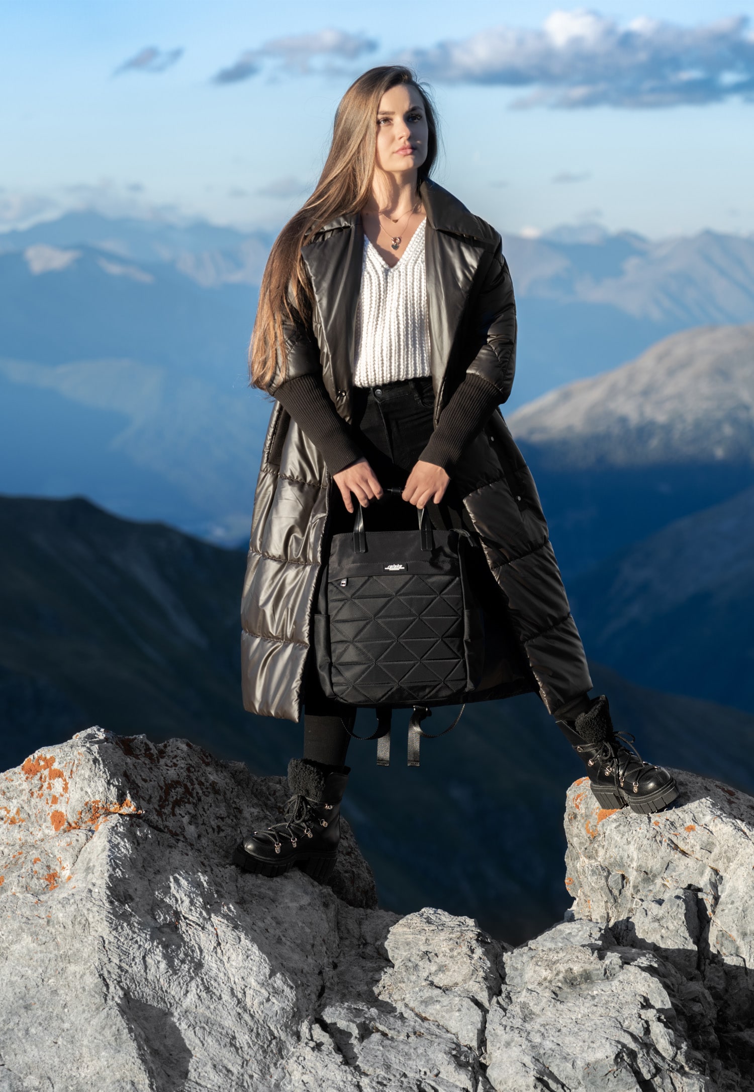 RELAKS długi brązowy ortalionowy płaszcz damski