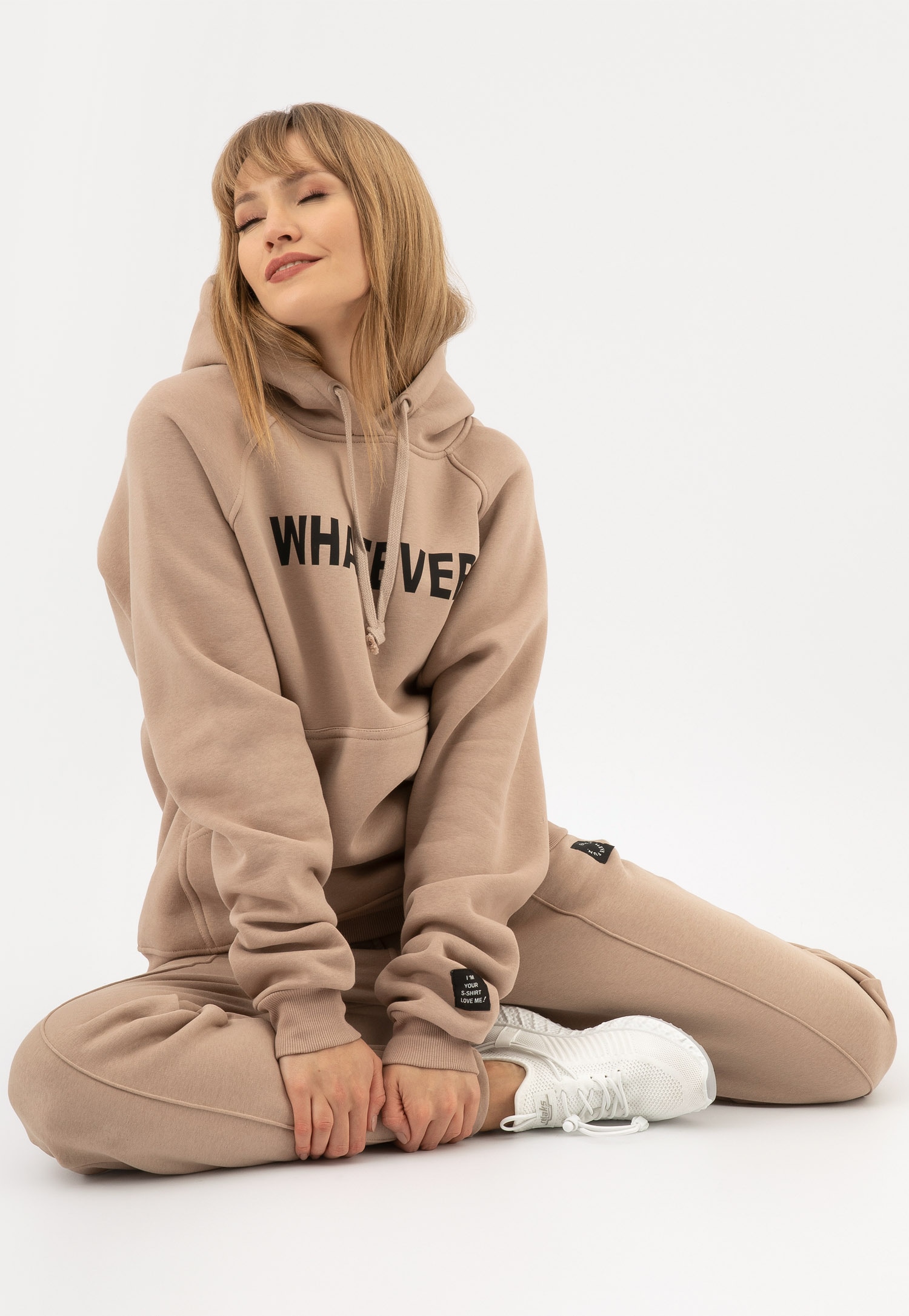 Beżowe spodnie dresowe RELAKS z luźnymi nogawkami