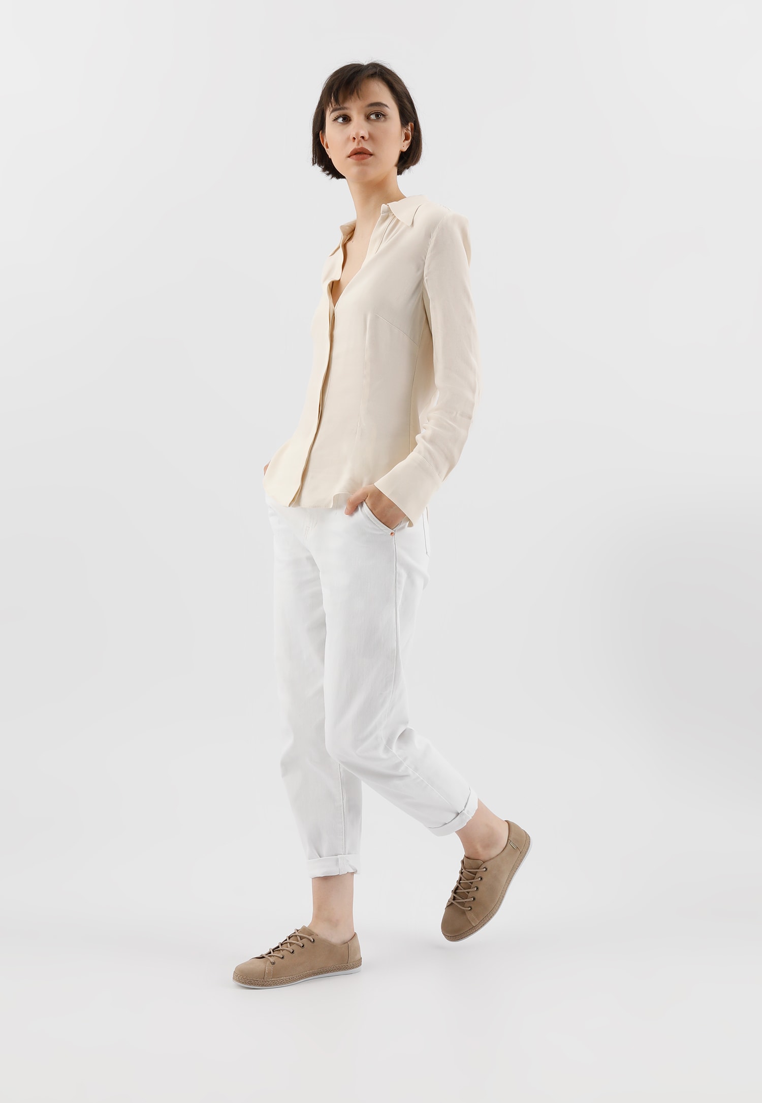 Lekkie białe półbuty damskie z ozdobną podeszwą