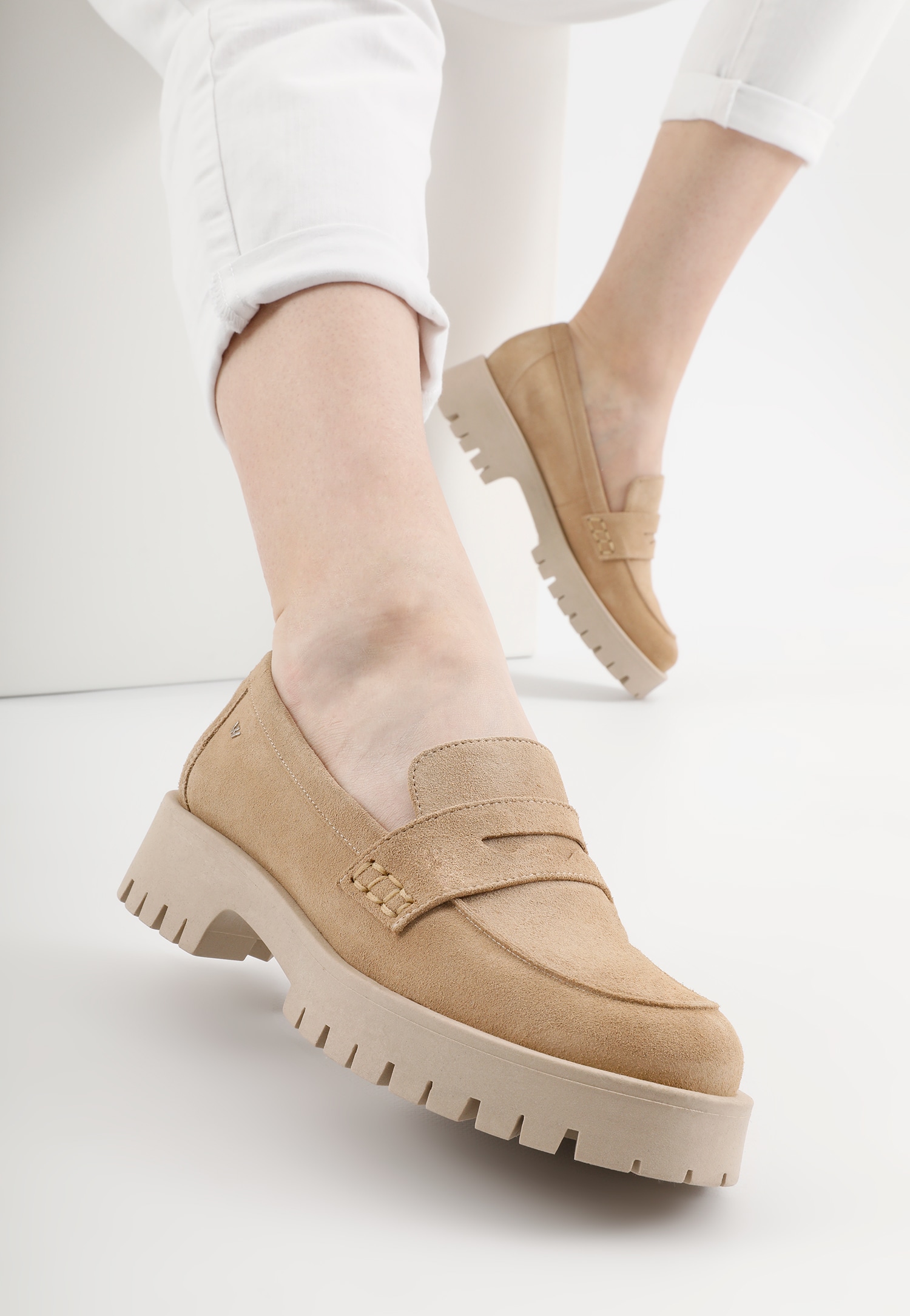 Czarne lakierowane mokasyny damskie