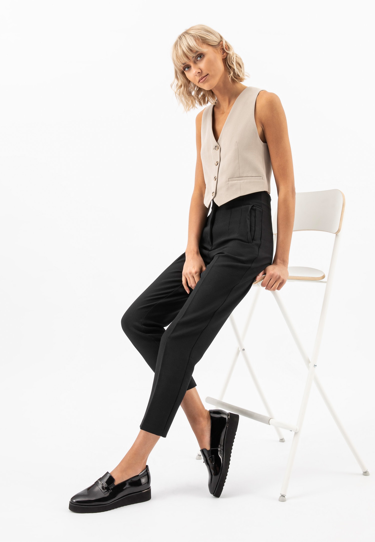 Czarne lakierowane loafersy damskie na platformie