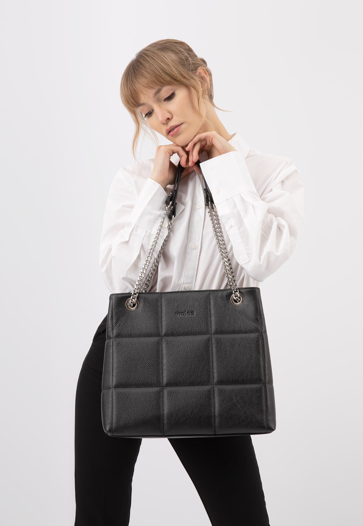 Jasnoróżowa pojemna torebka damska z przeszyciami