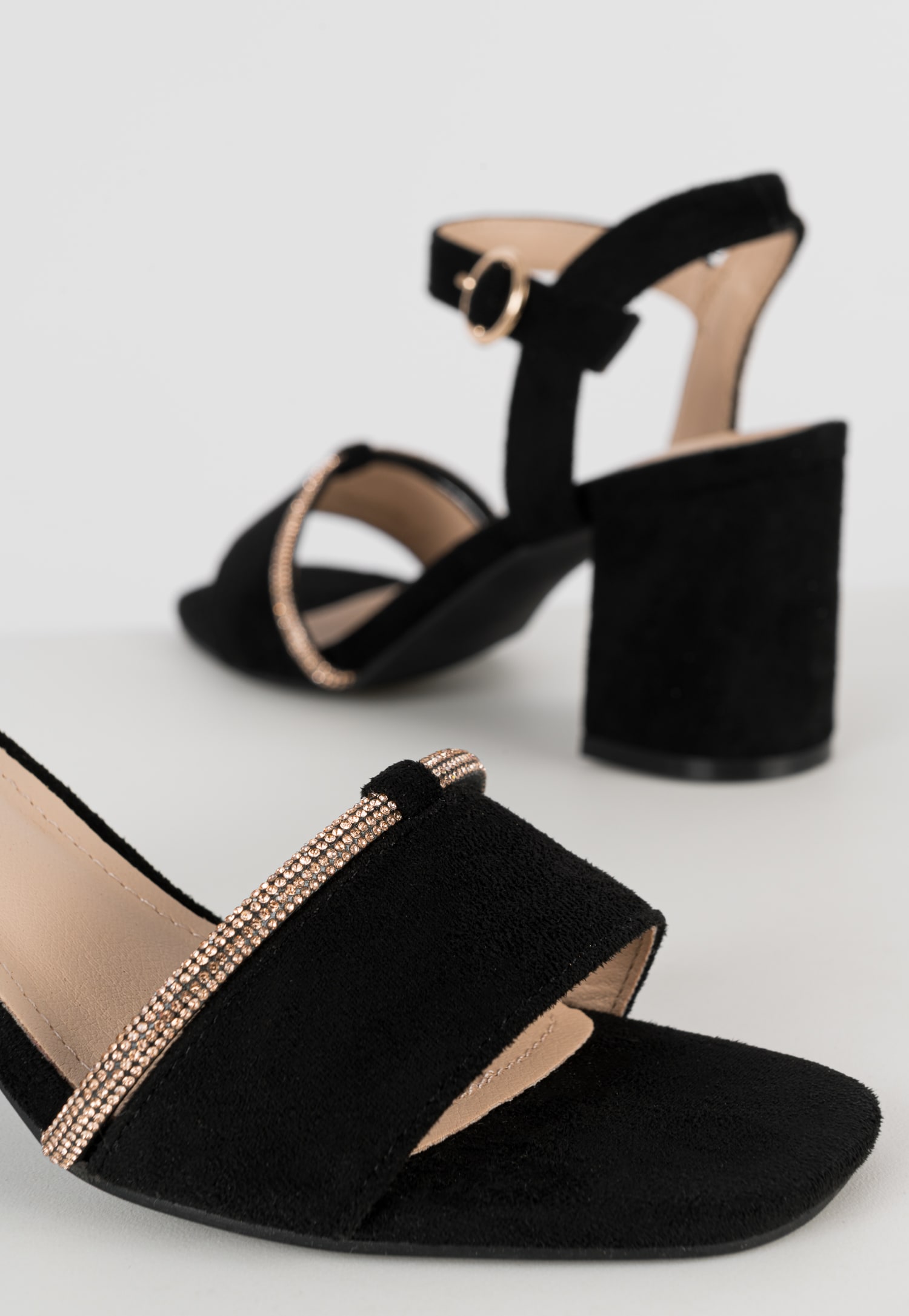 WJS beżowe sandały damskie na obcasie z kryształkową ozdobą