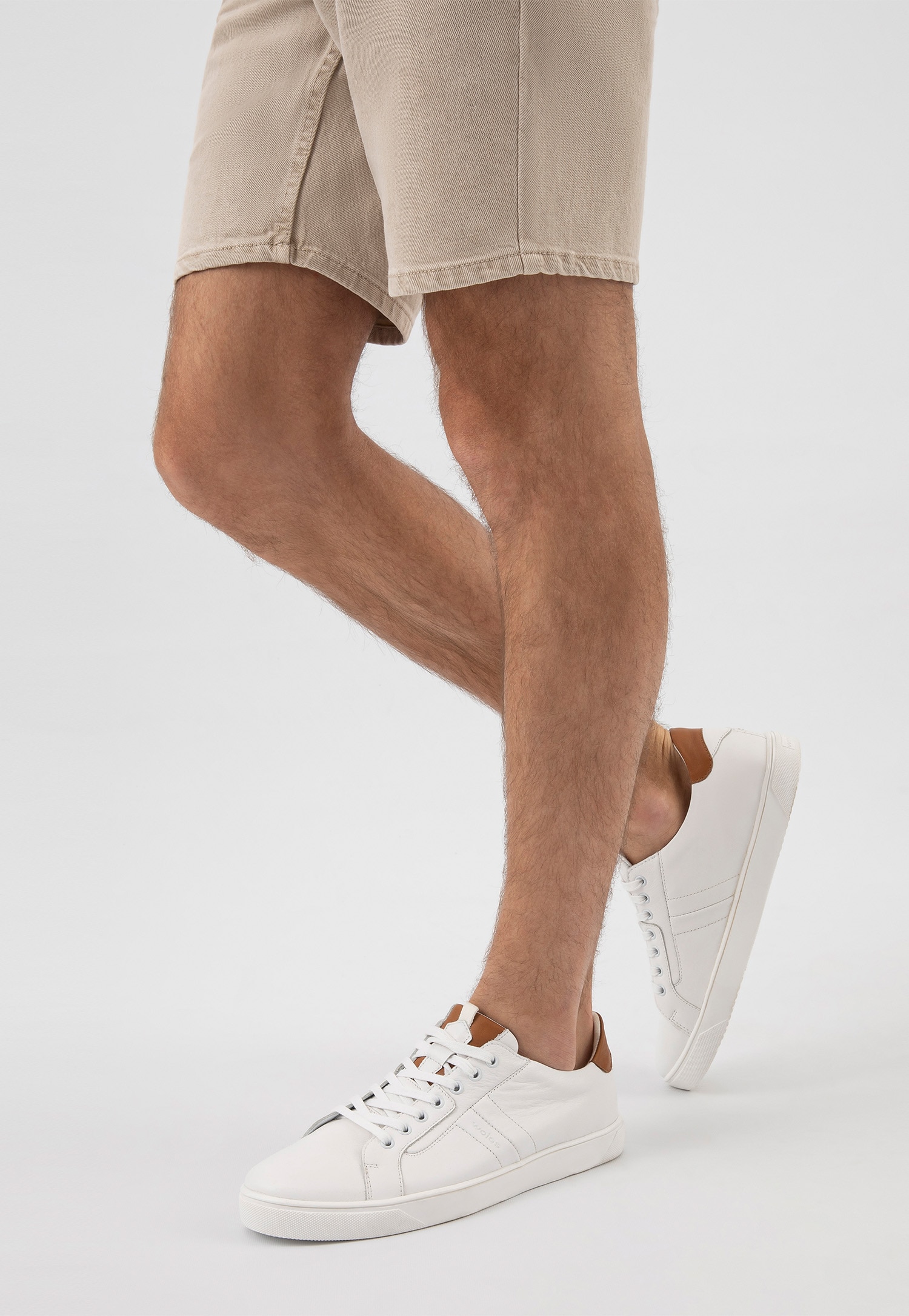 Granatowe trampki męskie na białej podeszwie