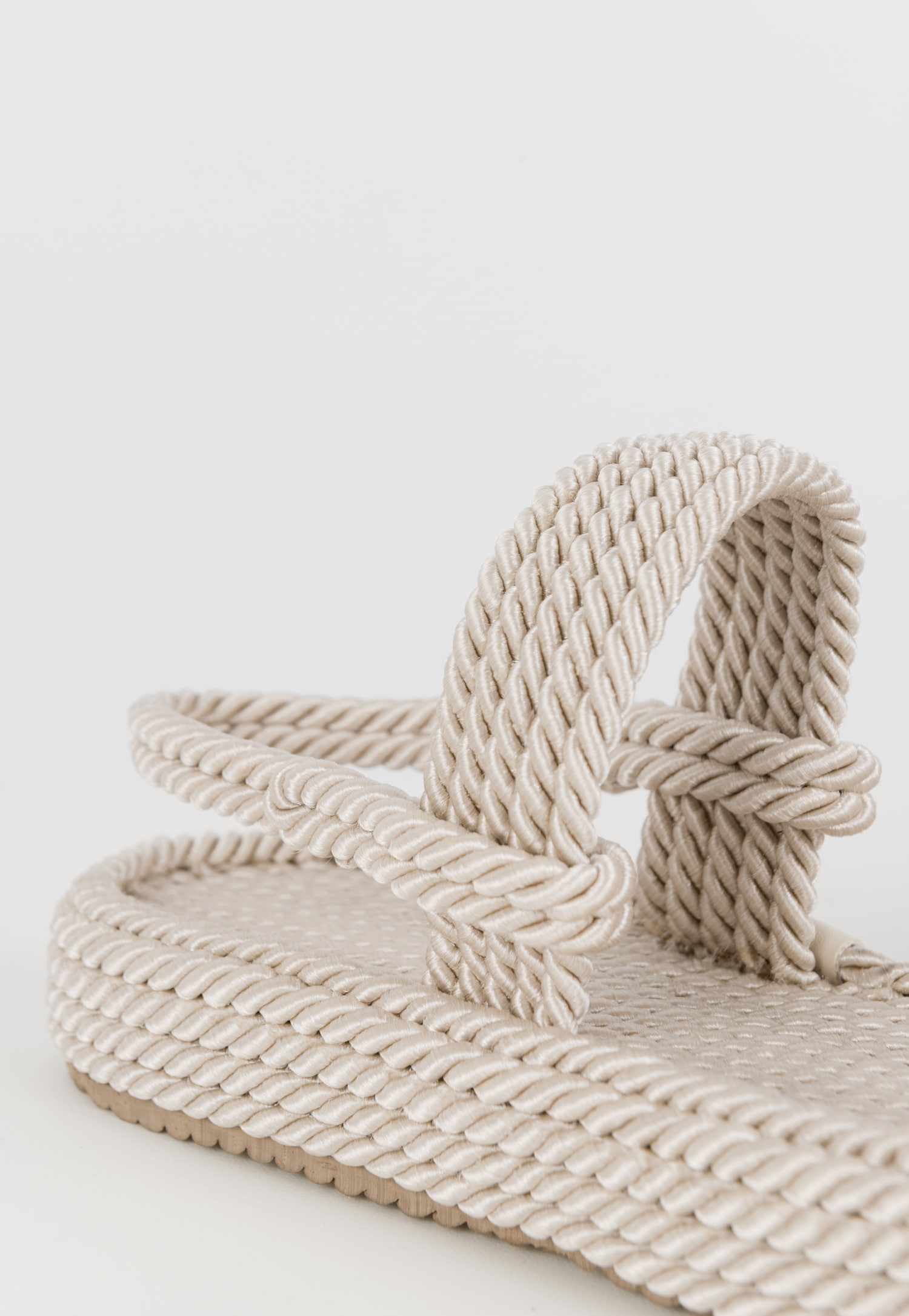 WJS czarne płaskie sandały damskie z ozdobnymi paskami