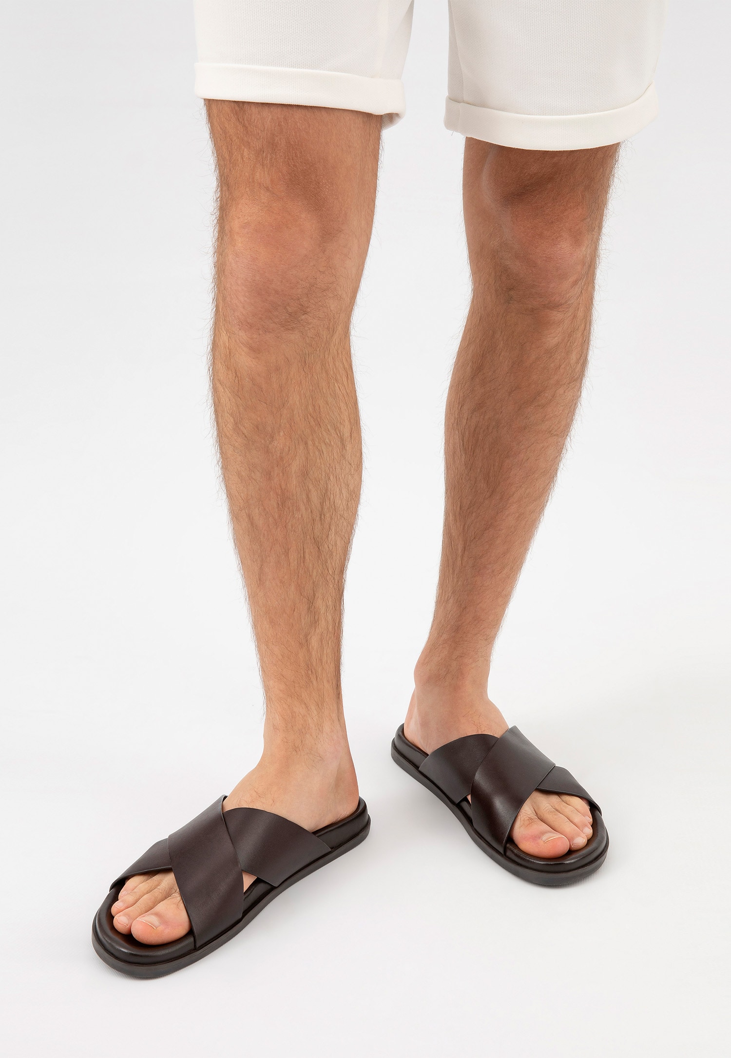 Czarne klapki męskie z gładkiej skóry licowej