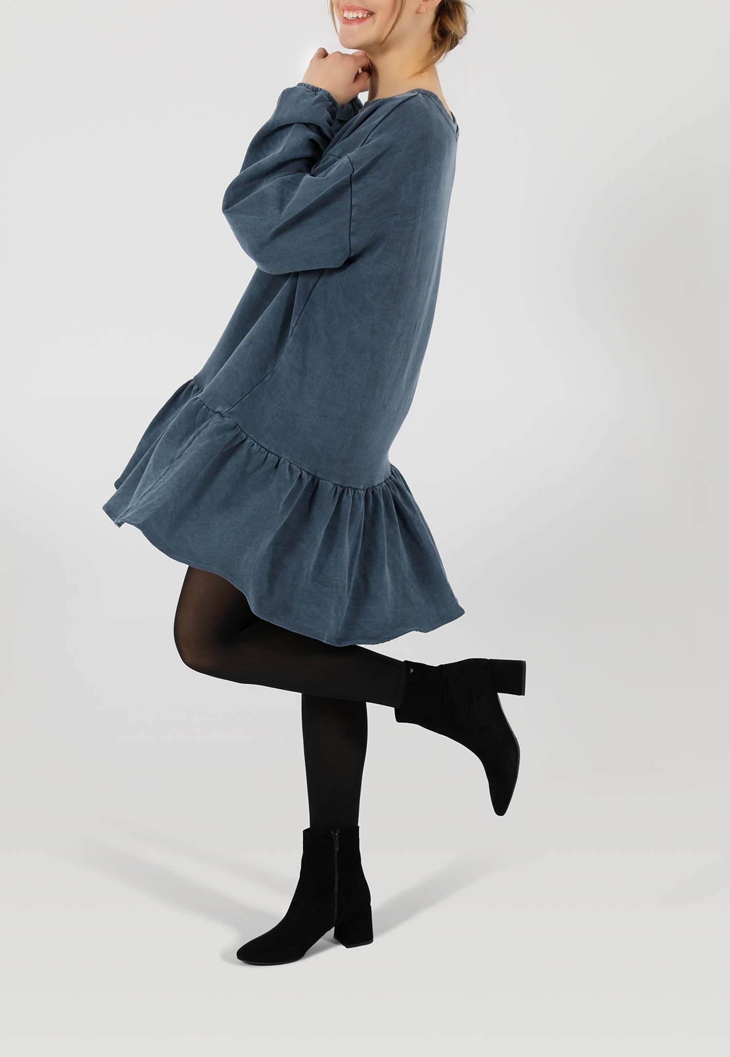 Czarne lakierowane botki damskie na obcasie