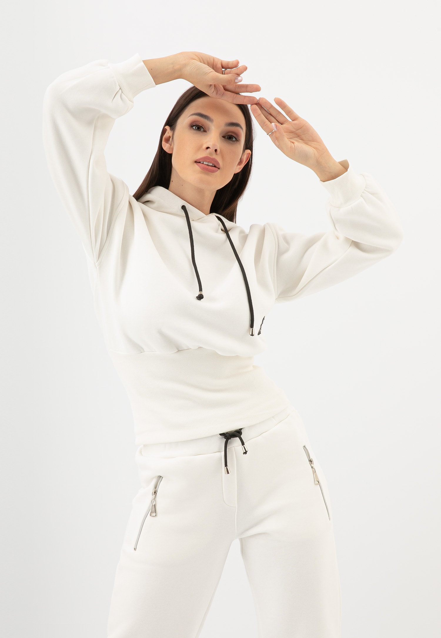 RELAKS biała bluza damska z wysokim ściągaczem