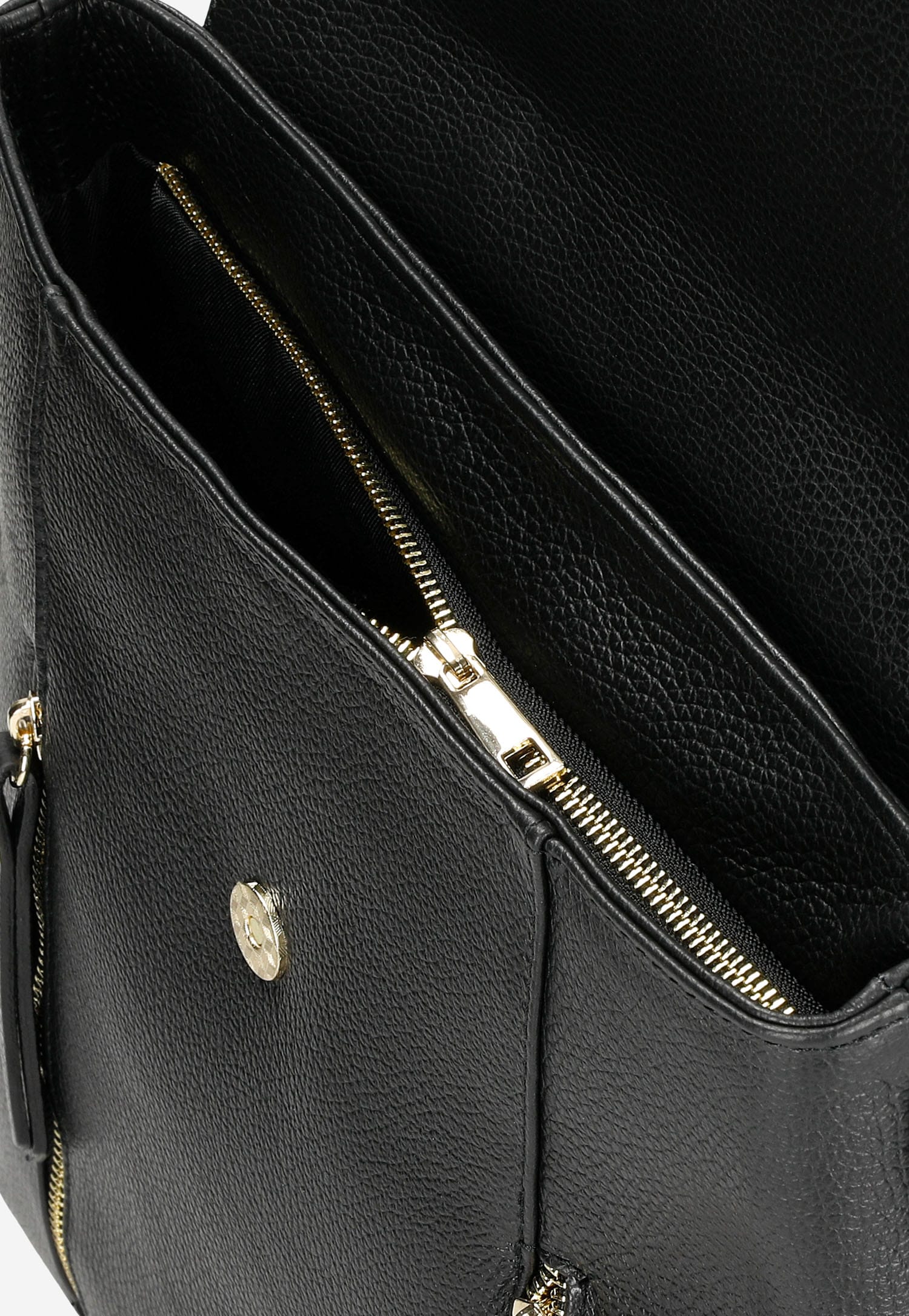 Czarny plecak damski skórzany z dwiema kieszonkami z przodu